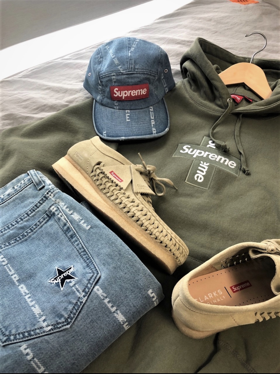 Supreme Cross Box Logo Hooded Sweatshirt Light Olive - 20FW, Supreme Logo Stripe Jacquard Denim Camp Cap Blue - 20FW 착용 스타일