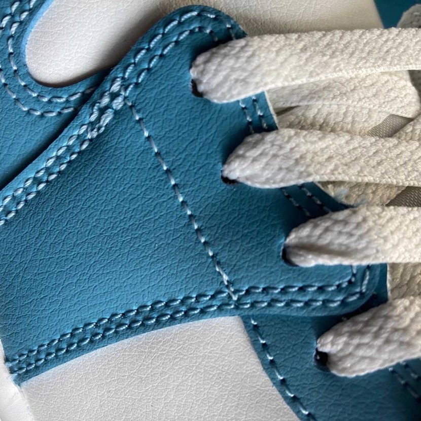 (W) Jordan 1 Mid Sail and Worn Blue 착용 스타일 - 4