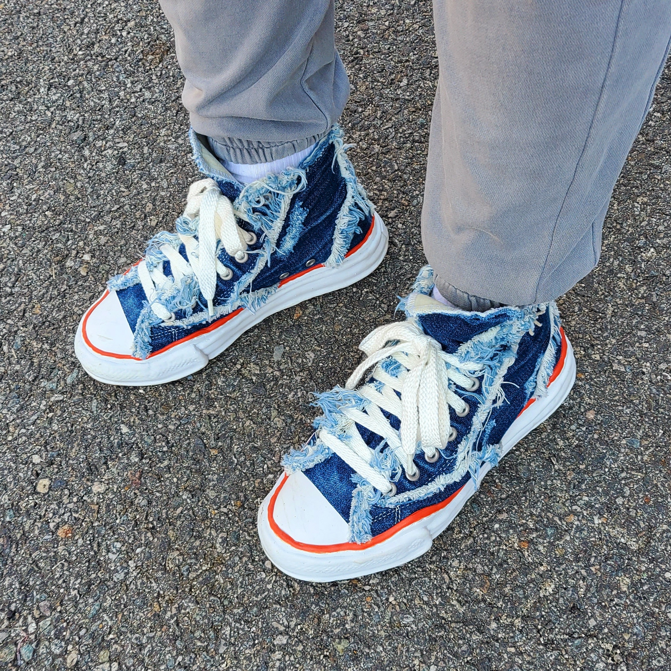 Maison Mihara Yasuhiro x Nigel Cabourn High Cut Sneakers One Wash 12oz Denim, Maison Mihara Yasuhiro x Nigel Cabourn Low Cut Sneakers Hard Wash Denim 착용 스타일 - 1