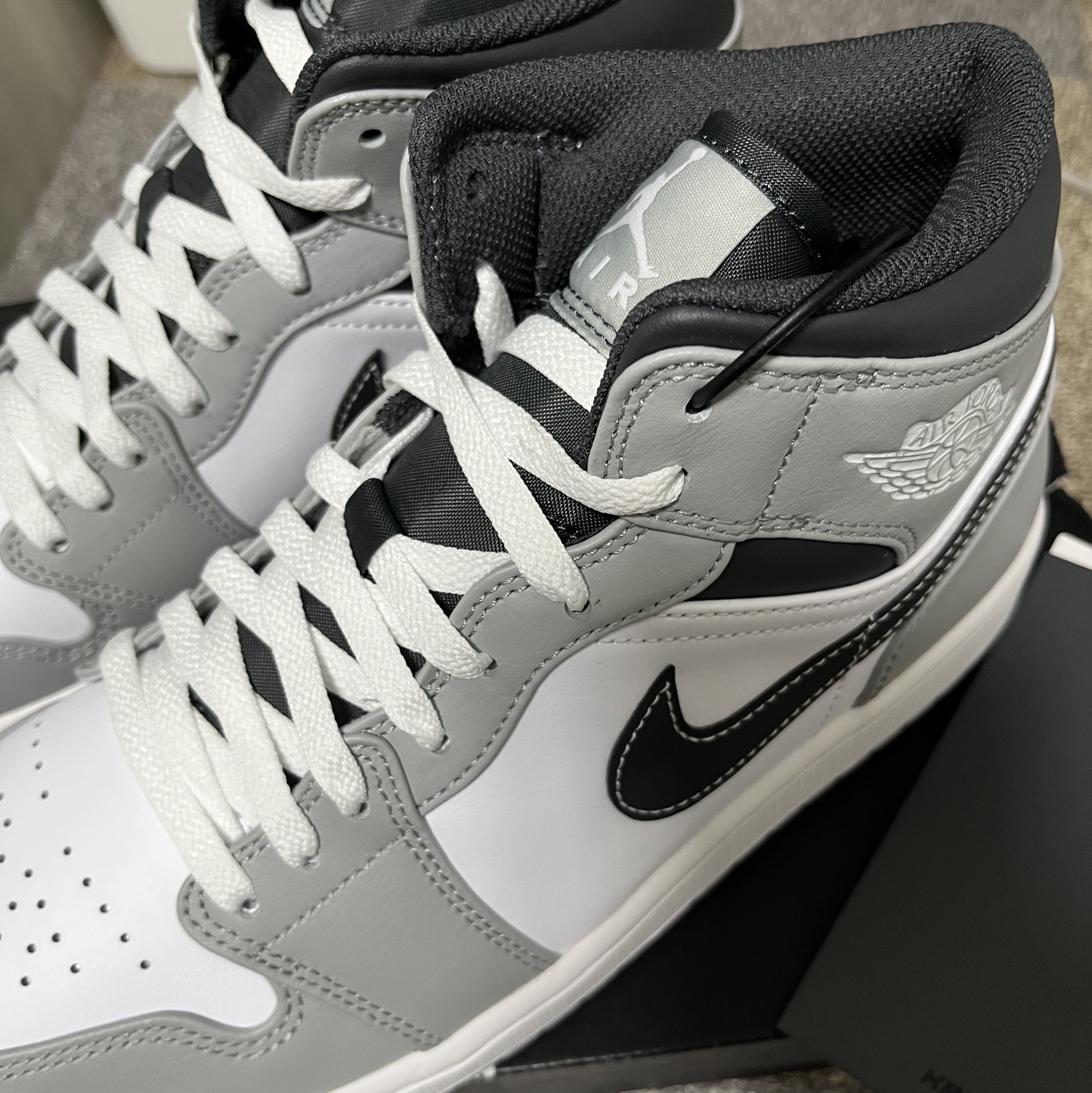 Jordan 1 Mid Light Smoke Grey Anthracite 착용 스타일