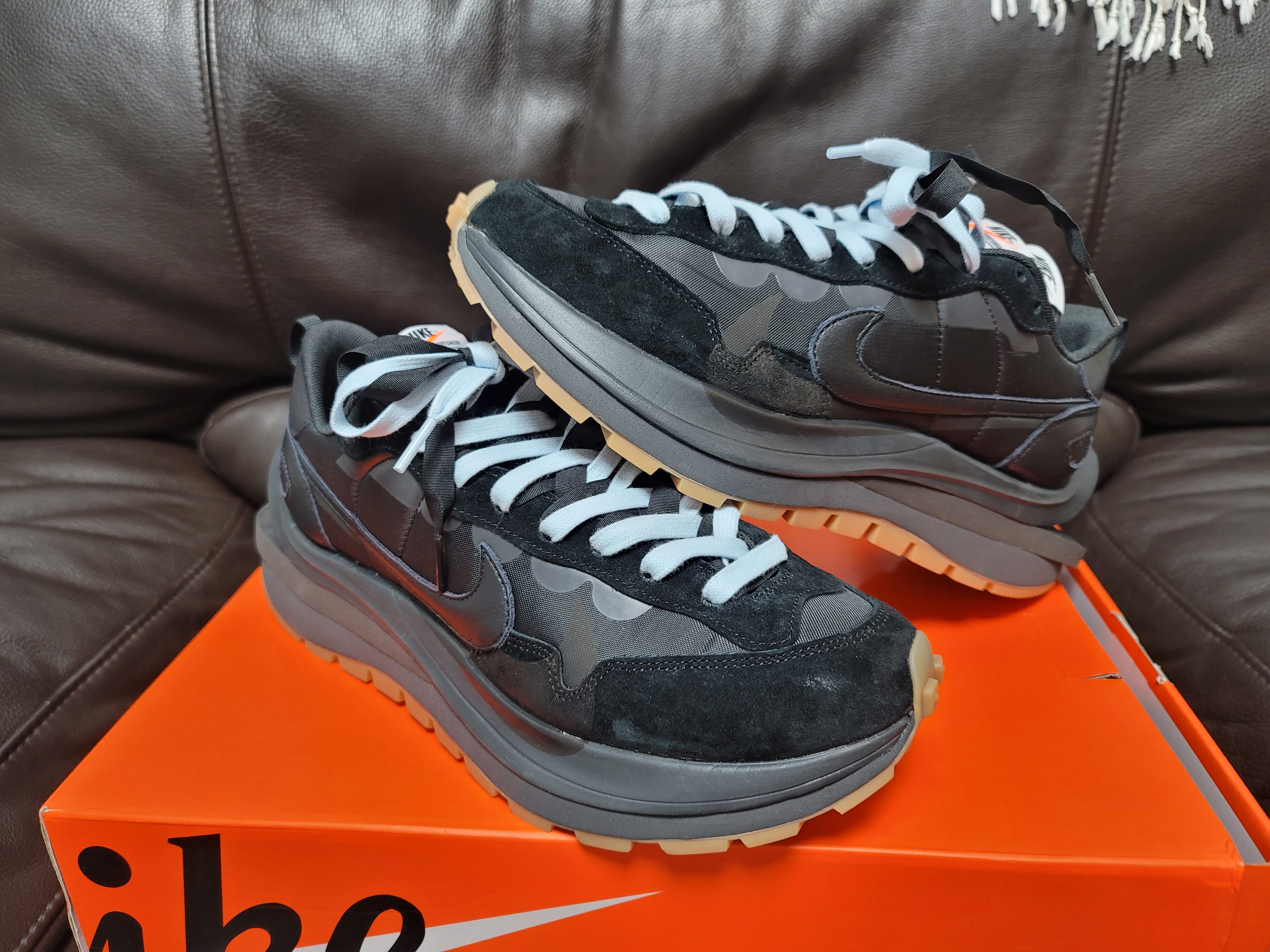 Nike x Sacai VaporWaffle Black and Gum 착용 스타일 - 2