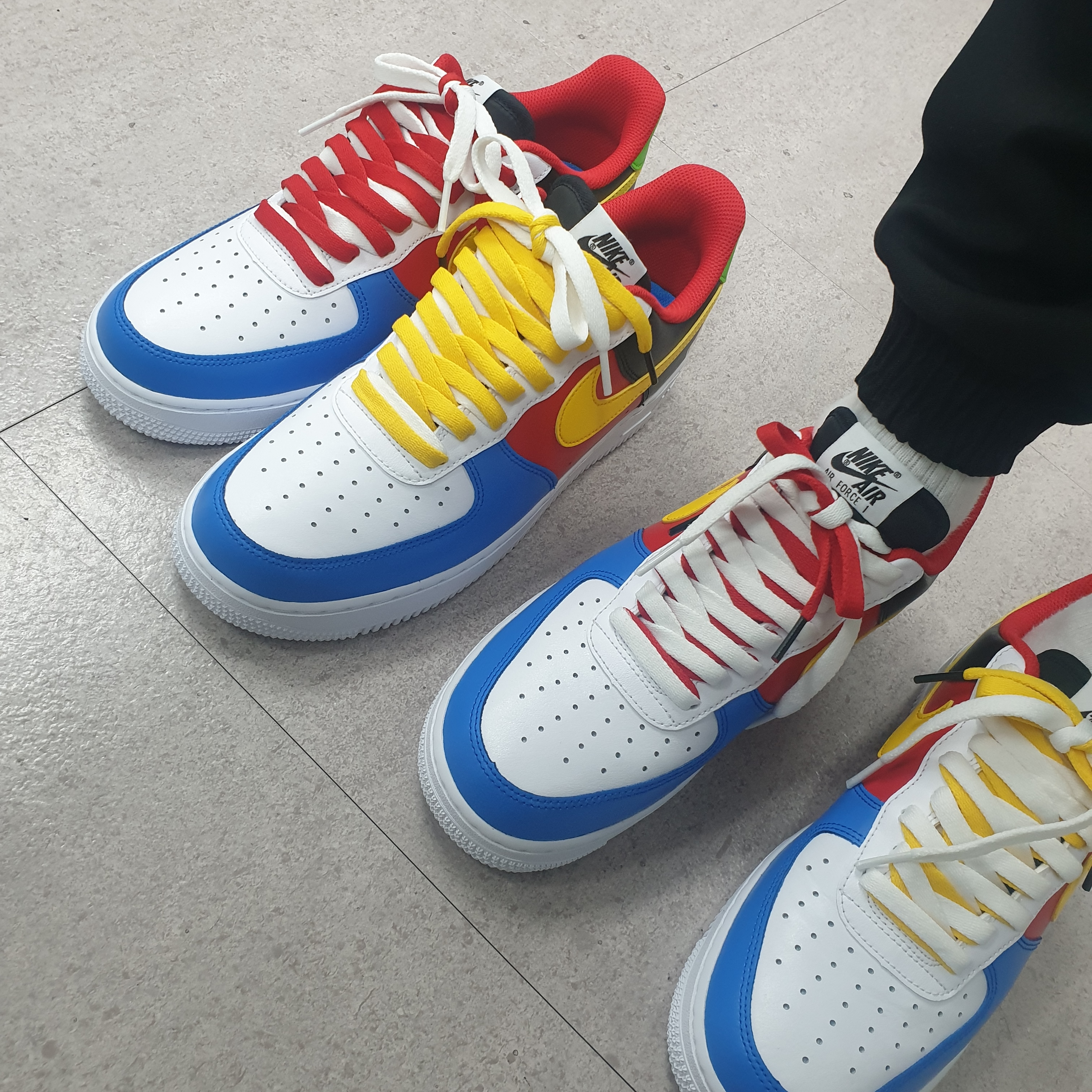 Nike x UNO Air Force 1 '07 QS White Yellow Zest 착용 스타일 - 3