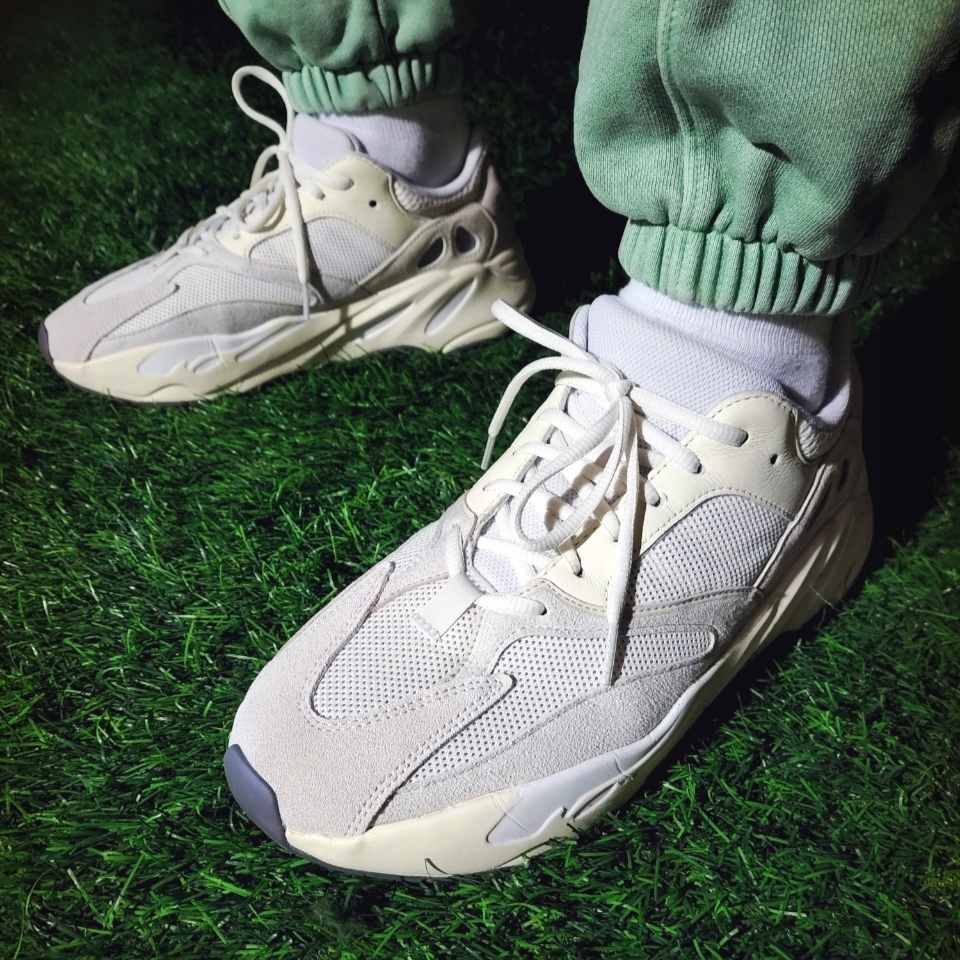 Adidas Yeezy Boost 700 Analog 2019 착용 스타일 - 5