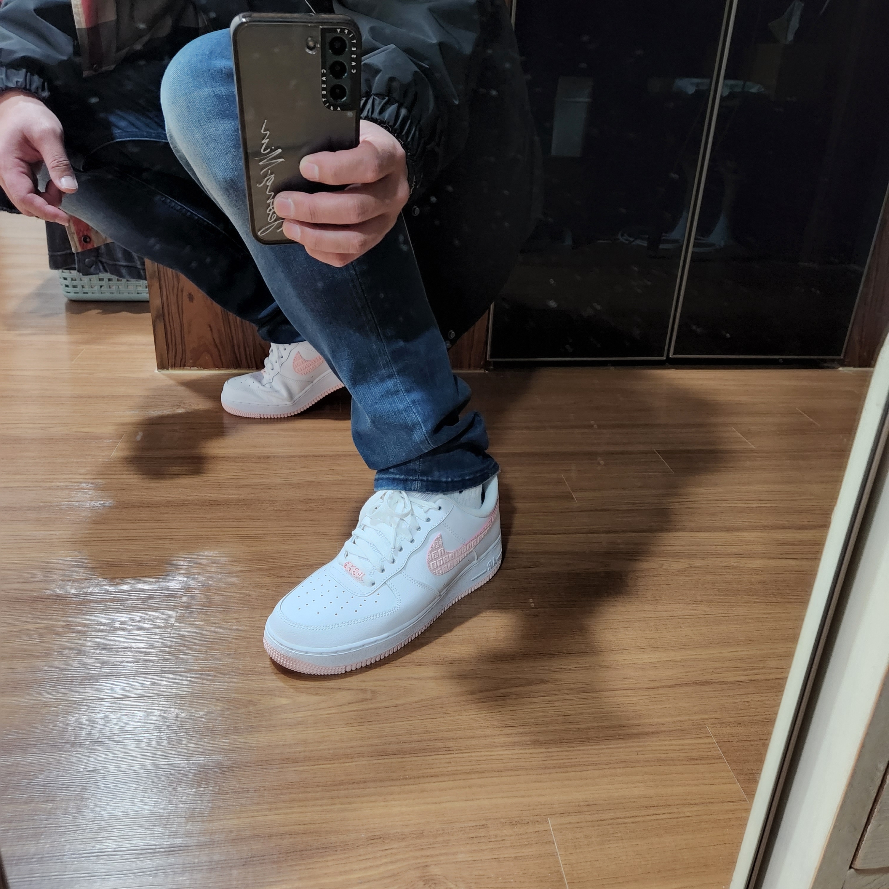 (W) Nike Air Force 1 '07 Valentine Day 2022 착용 스타일 - 1