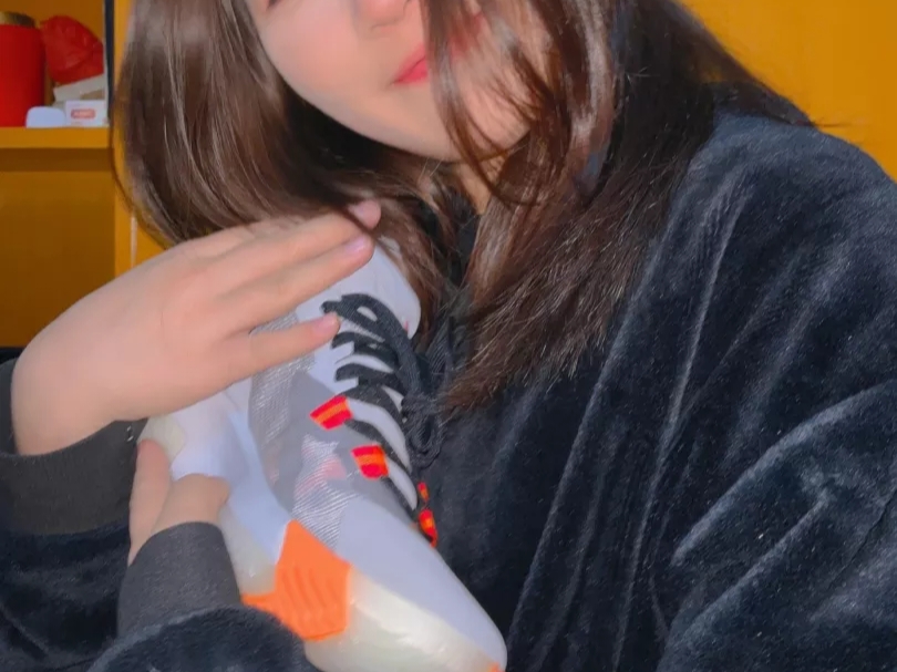 Jordan Zion 1 PF Light Smoke Grey Total Orange 착용 스타일 - 1