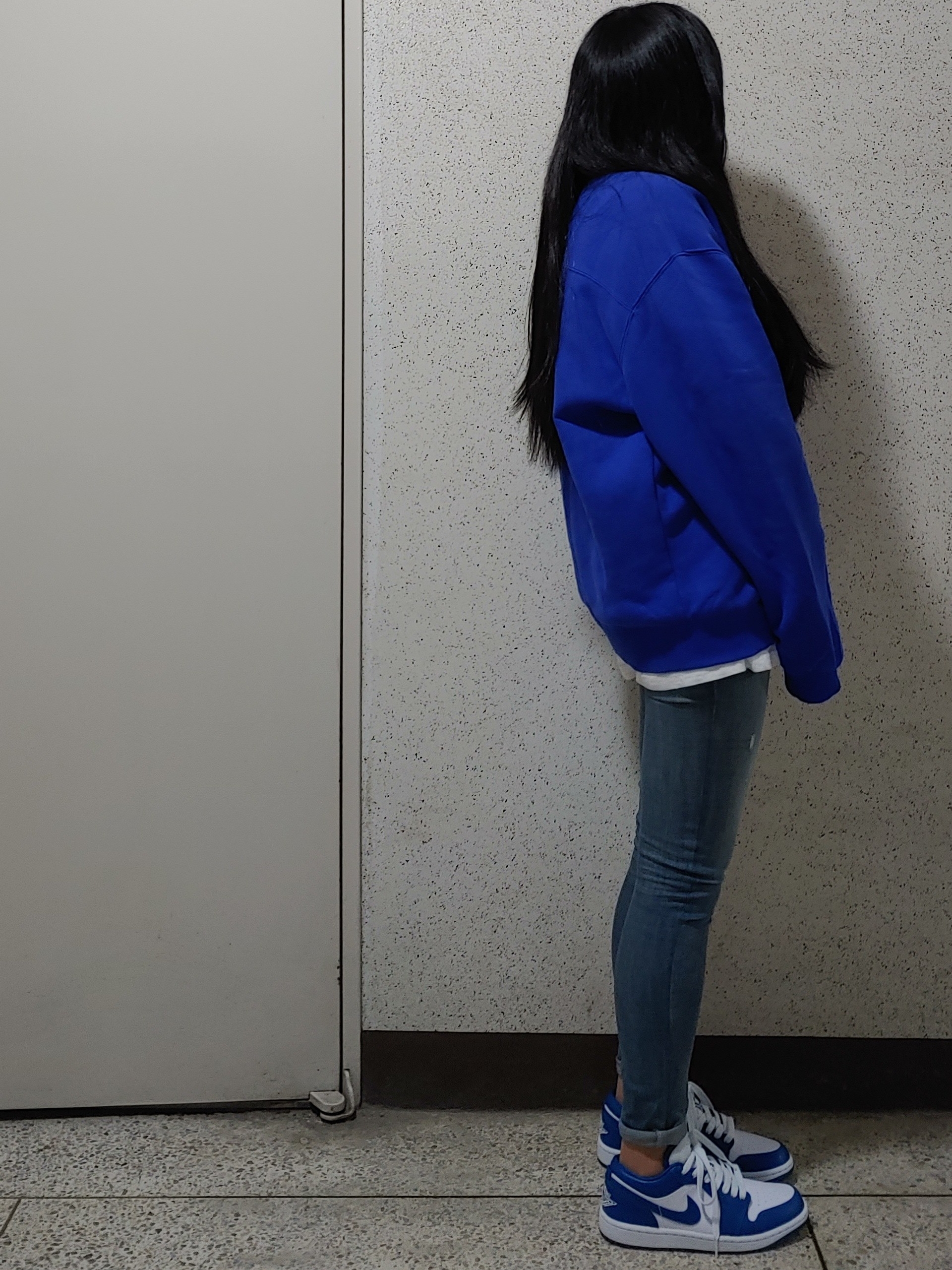 (W) Jordan 1 Low White Dark Marina Blue 착용 스타일 - 1