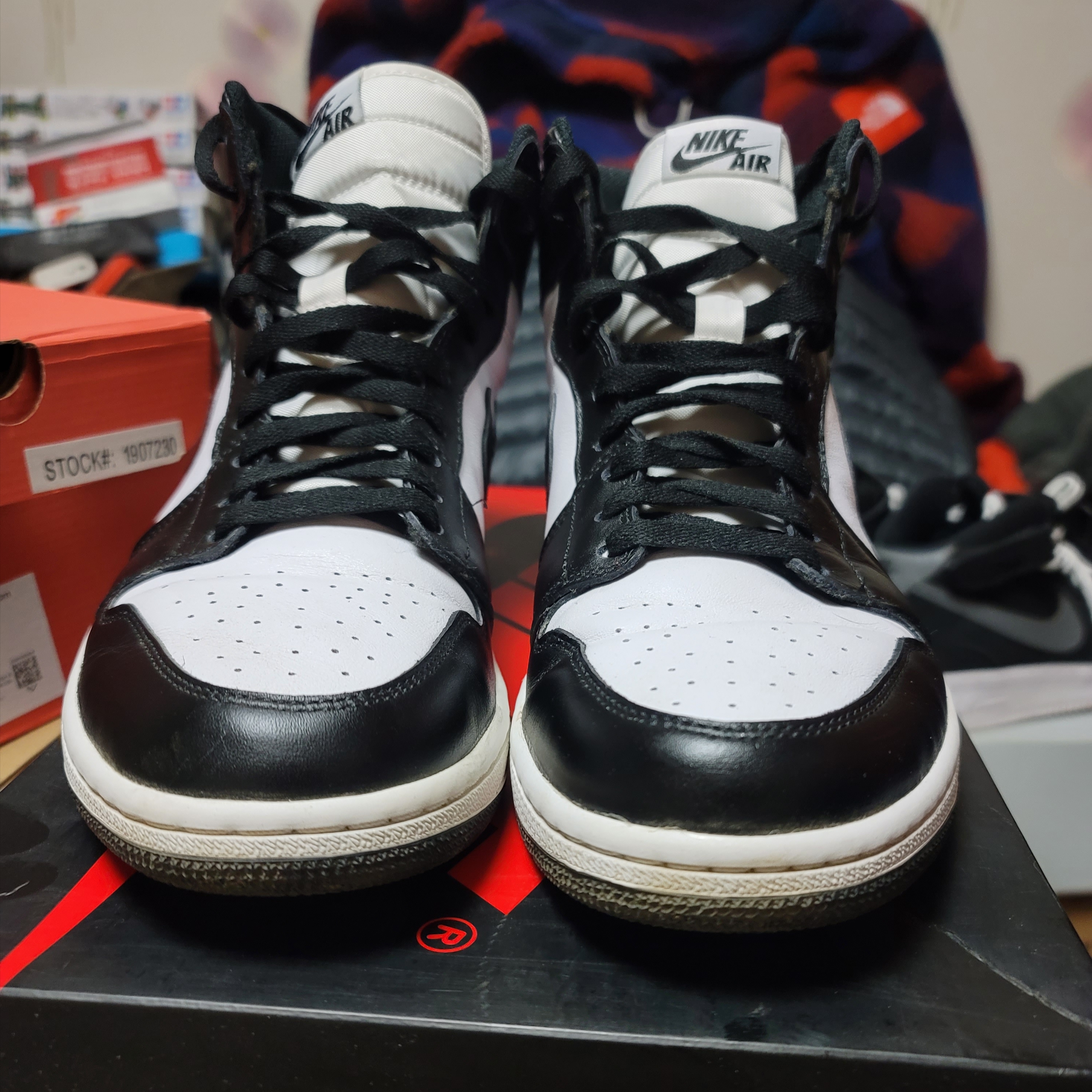 Jordan 1 Retro High OG Black White 2014 착용 스타일 - 1