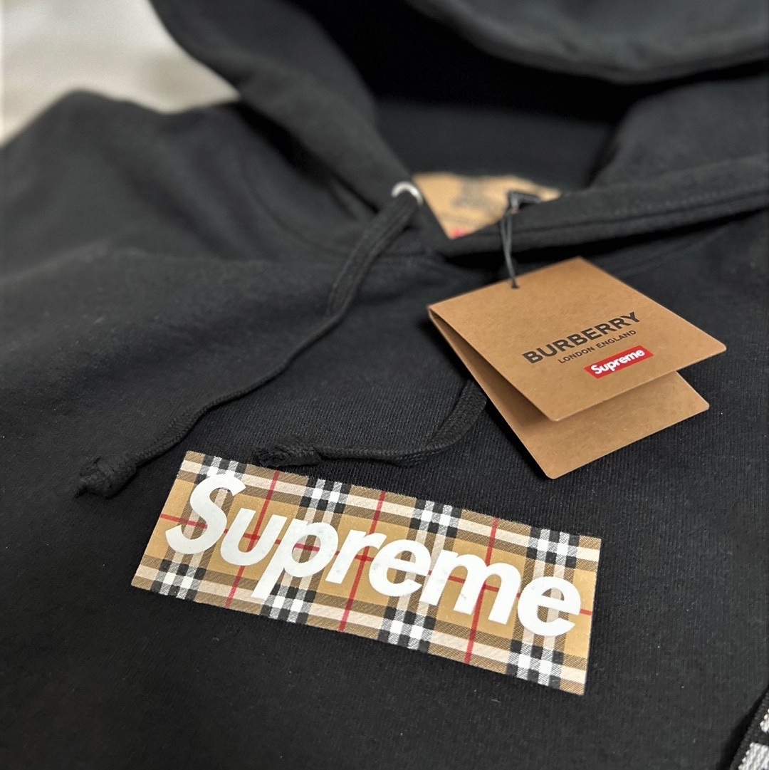 Supreme x Burberry Box Logo Hooded Sweatshirt Black - 22SS 착용 스타일 - 2