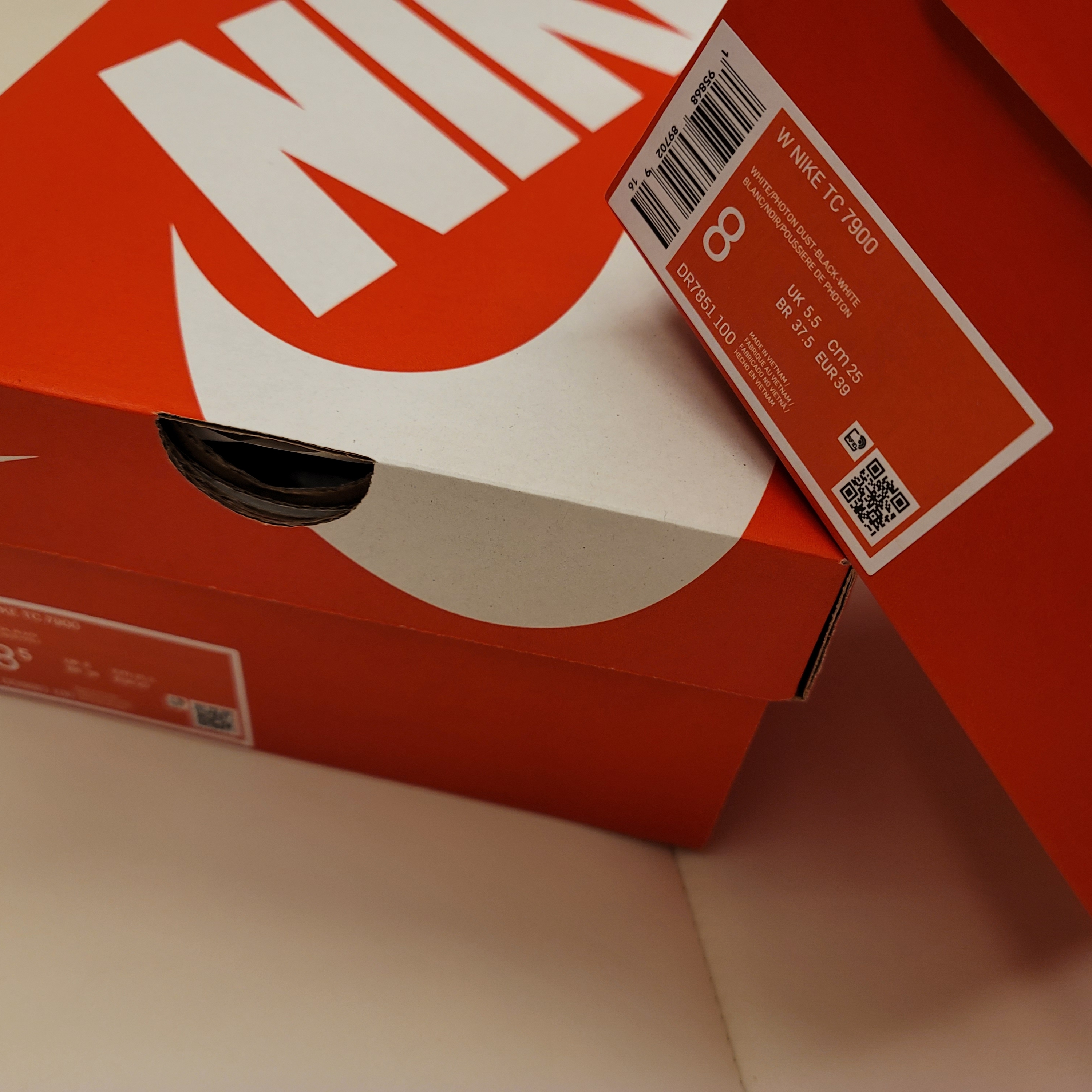 (W) Nike TC 7900 Summit White 착용 스타일 - 2