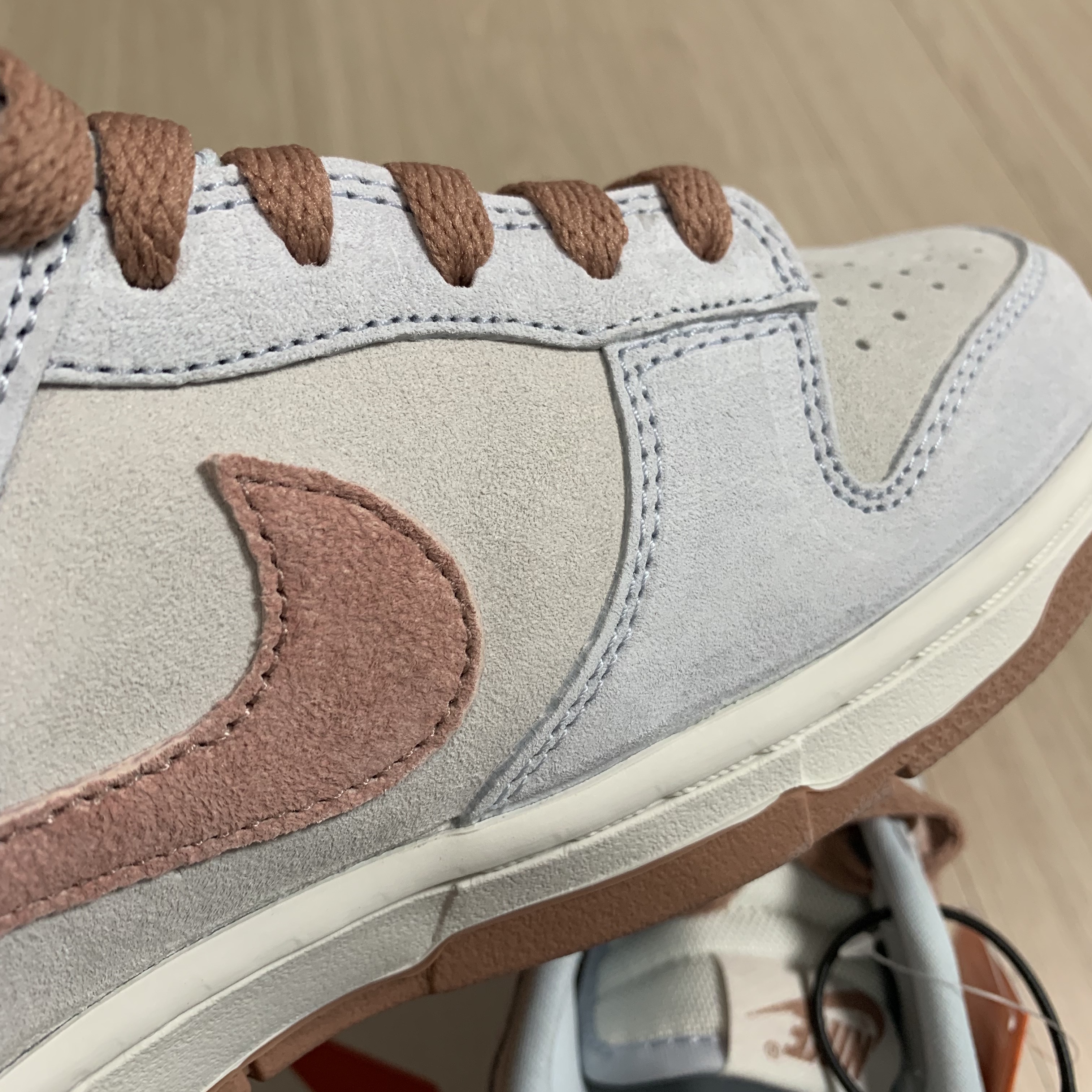 Nike Dunk Low Retro PRM Fossil Rose 착용 스타일 - 4