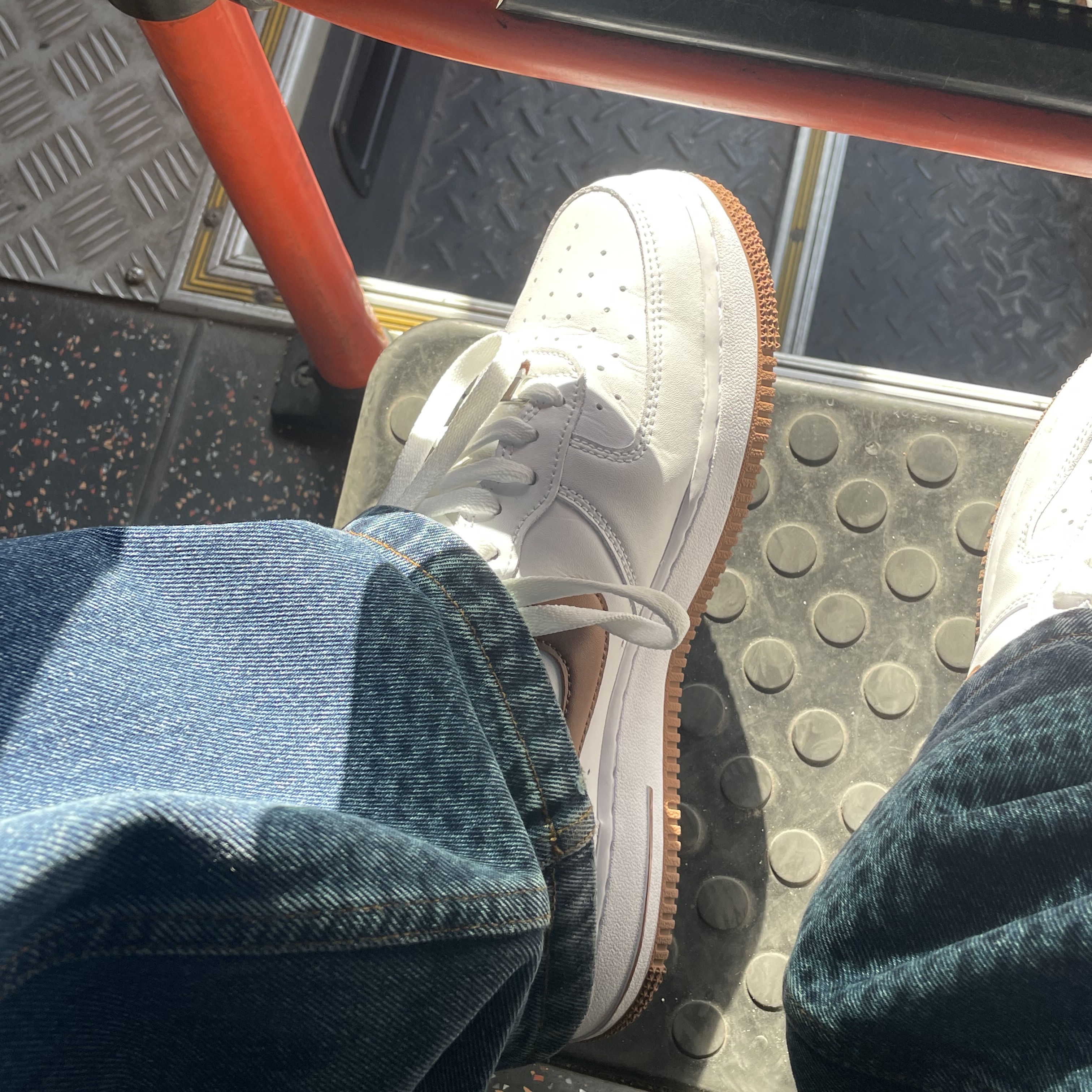 Nike Air Force 1 '07 Pecan 착용 스타일