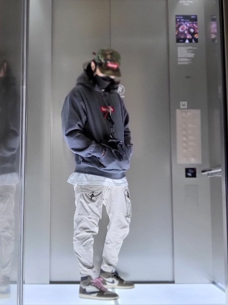 Supreme Box Logo Hooded Sweatshirt Charcoal - 21FW, Jordan 1 x Travis Scott Retro High OG SP Mocha 착용 스타일 - 2