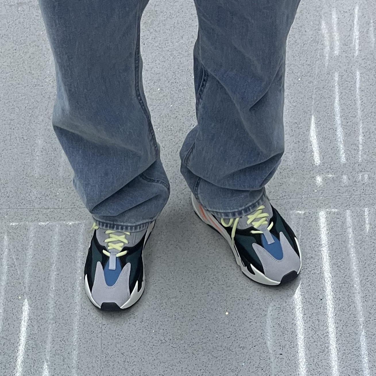 Adidas Yeezy Boost 700 Wave Runner Solid Grey 2021/2022 착용 스타일 - 1