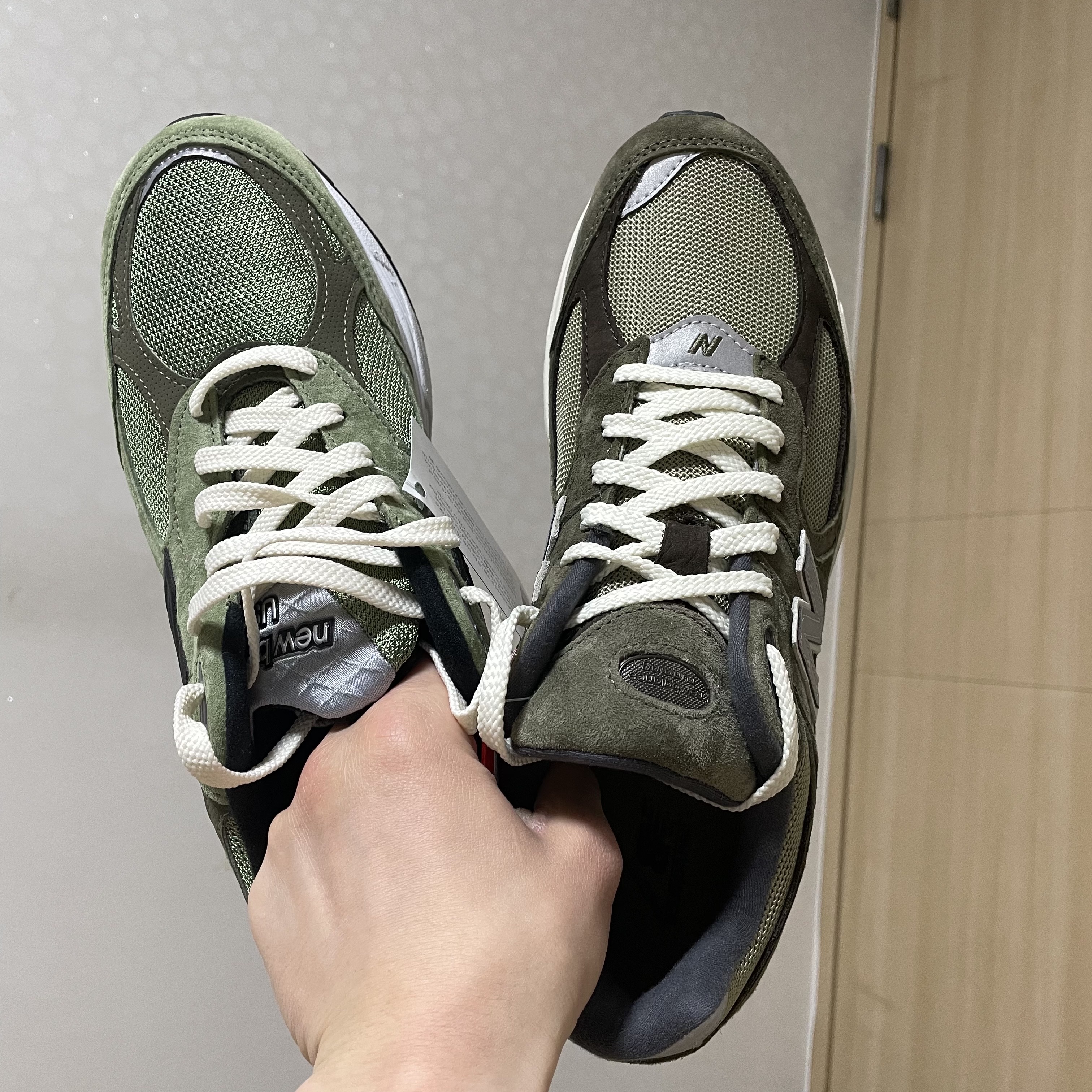 New Balance 2002R Special Vintage Khaki, New Balance x JJJJound 990v3 Olive 착용 스타일 - 4