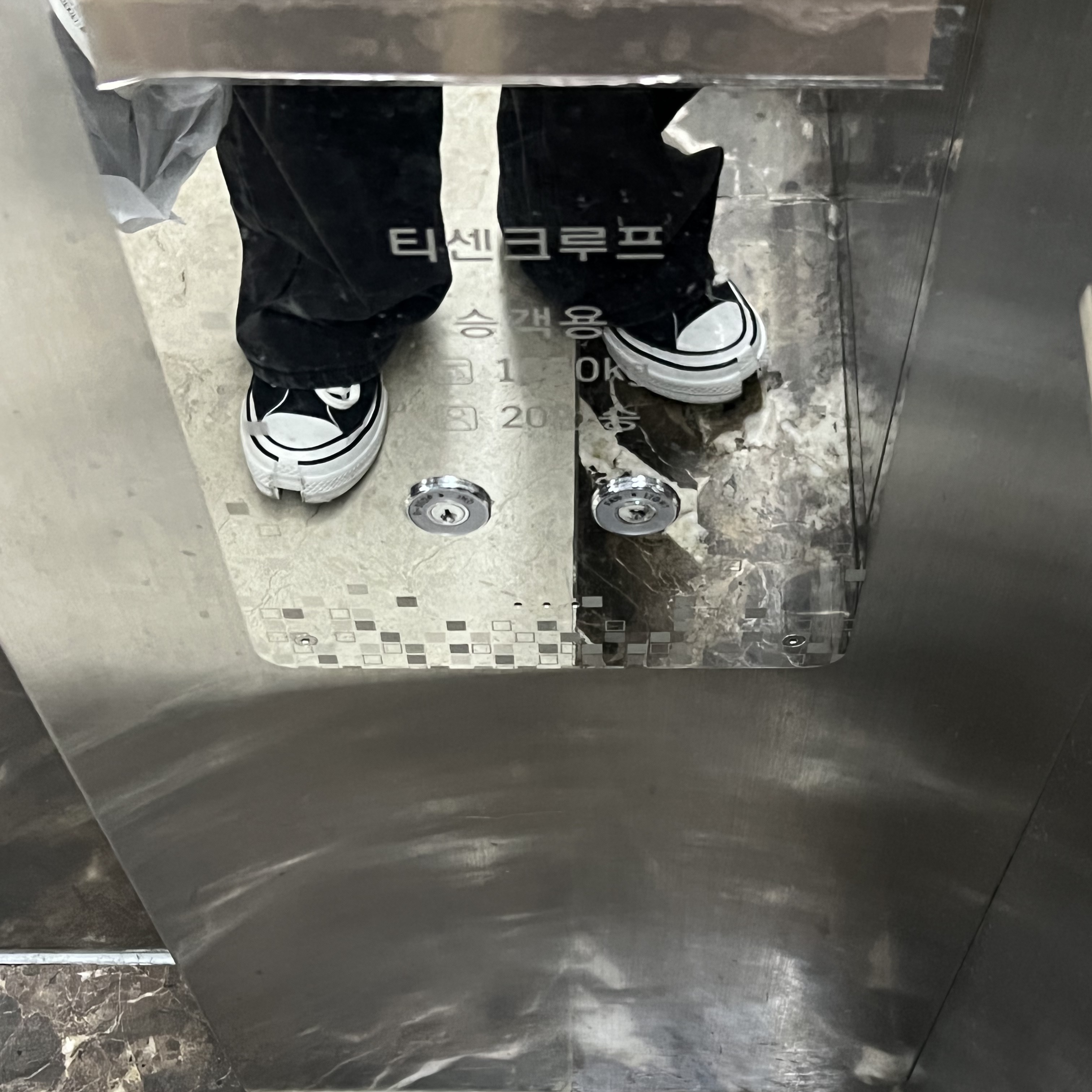 Converse x Feng Chen Wang Chuck 70 2-in-1 Natural Ivory Black 착용 스타일