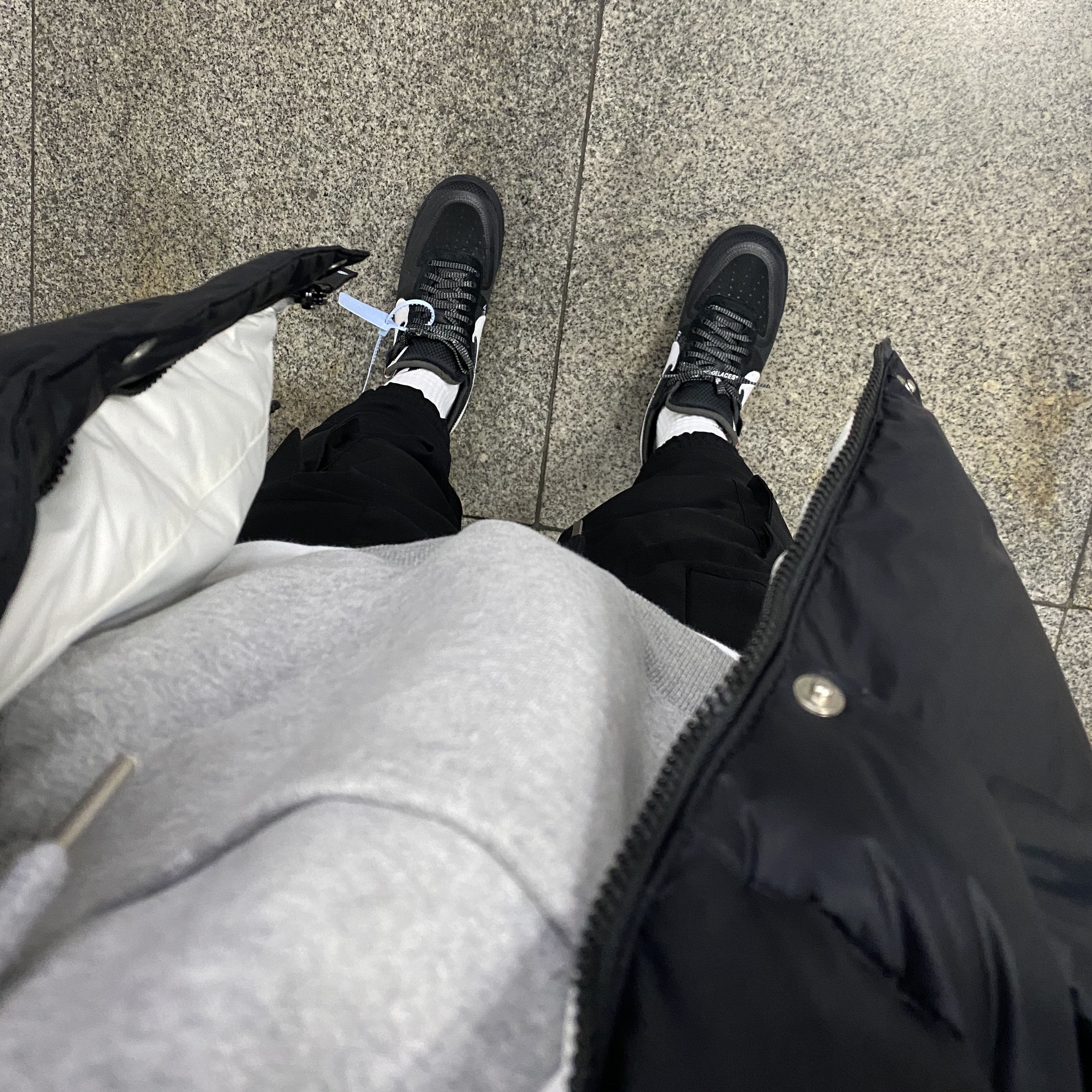 Nike x Off-White Air Force 1 Low Black White 착용 스타일 - 2