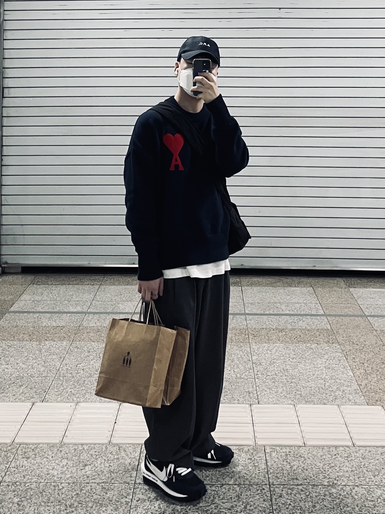 Nike x Sacai x Fragment LDWaffle Blackened Blue, A.P.C. Charlie Baseball Cap Indigo 착용 스타일