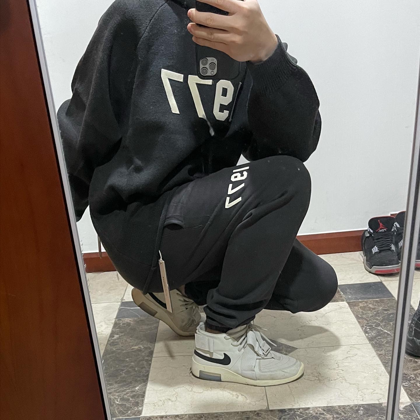 Essentials 1977 Sweatpants Iron - 22SS, Essentials 1977 Knit Hoodie Iron - 22SS 착용 스타일