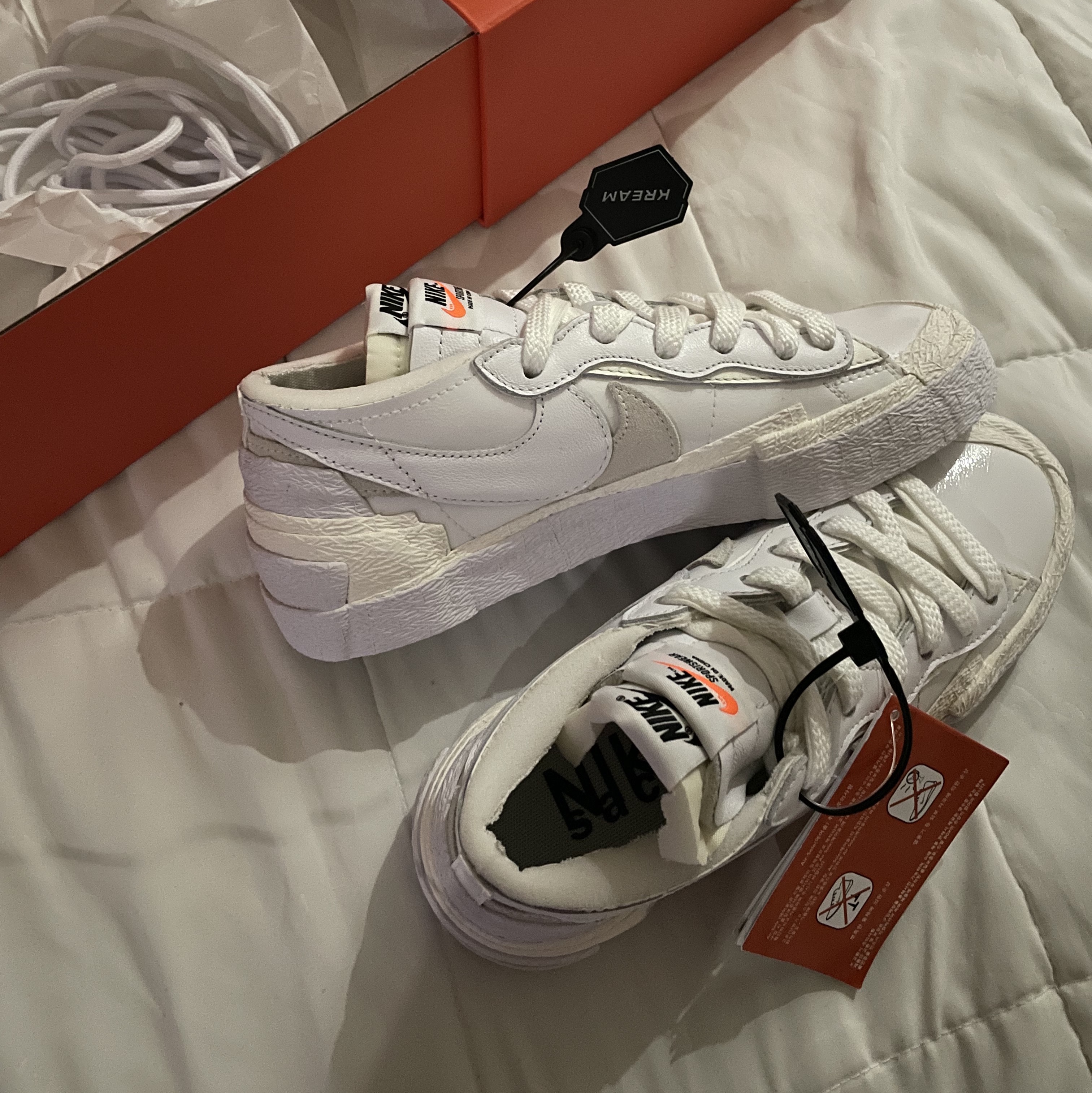 Nike x Sacai Blazer Low White Patent Leather 착용 스타일 - 2