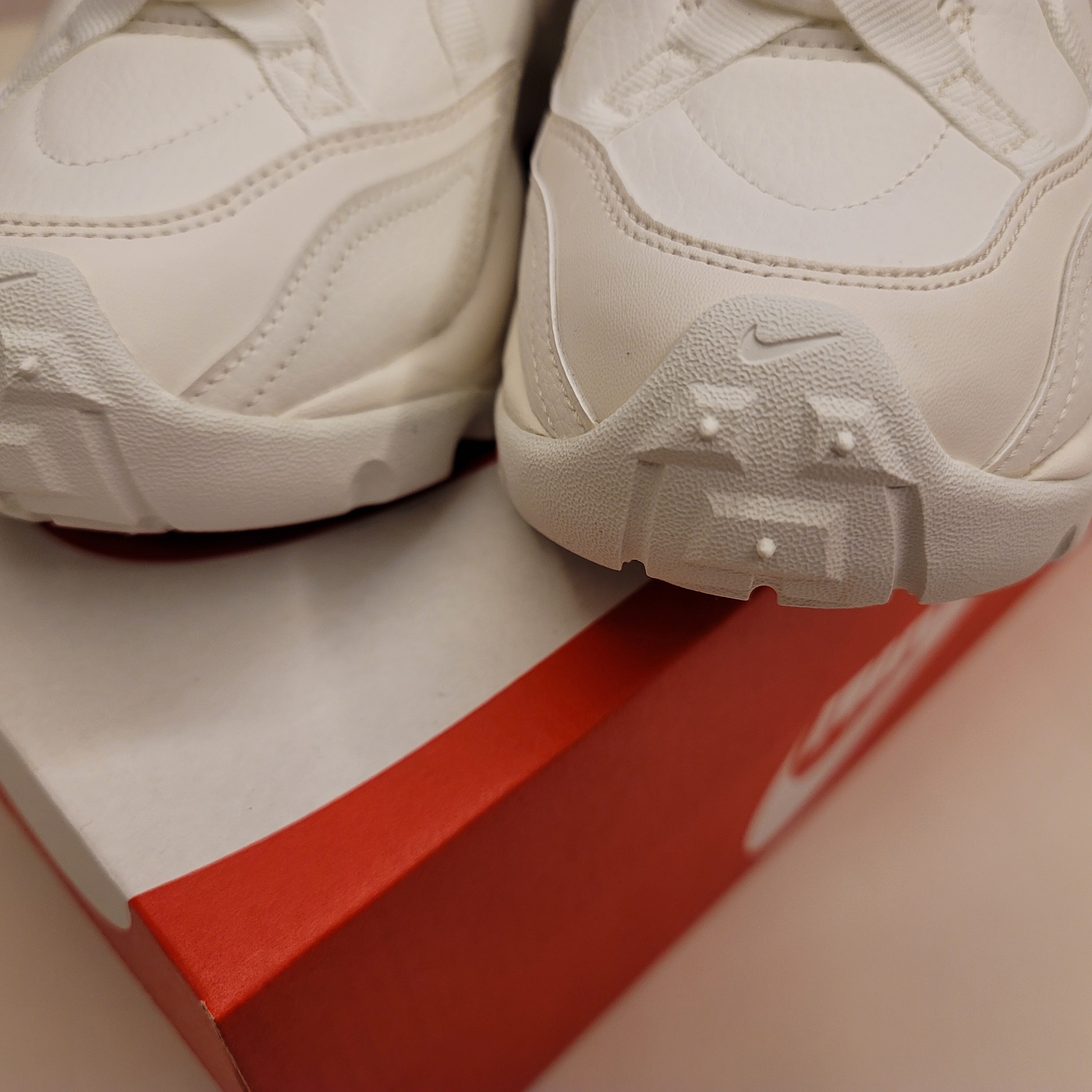 (W) Nike TC 7900 Summit White 착용 스타일 - 4