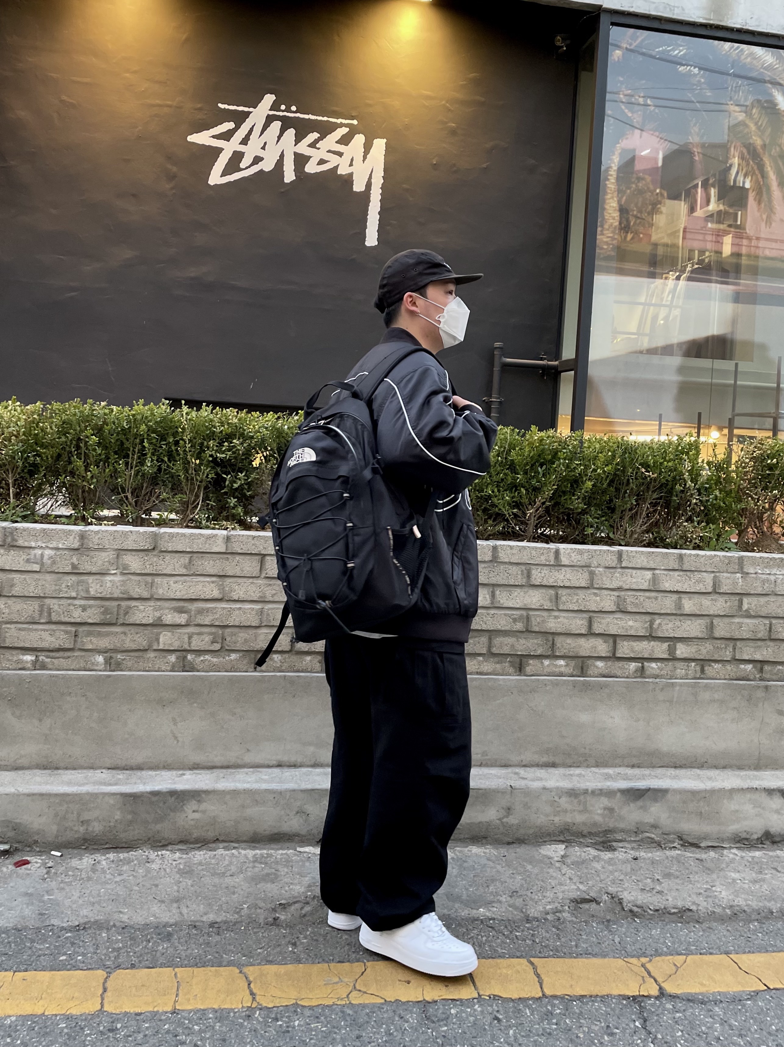 Nike x Supreme Air Force 1 Low White, Supreme Contrast Script Varsity Jacket Black - 20FW 착용 스타일 - 3
