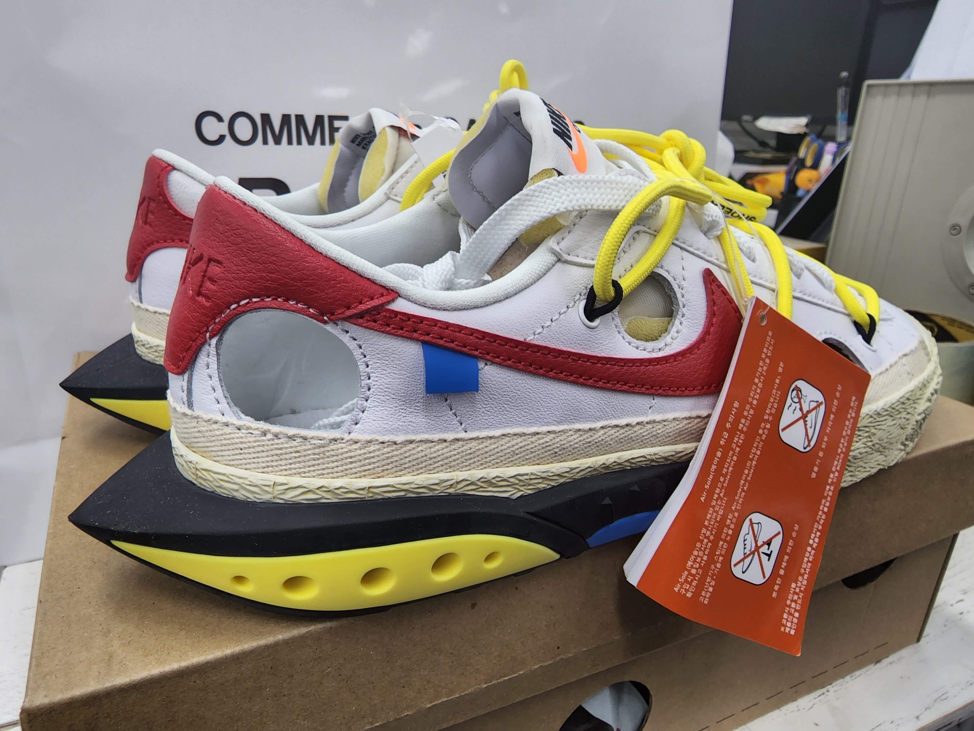 Nike x Off-White Blazer Low '77 White and University Red 착용 스타일 - 1