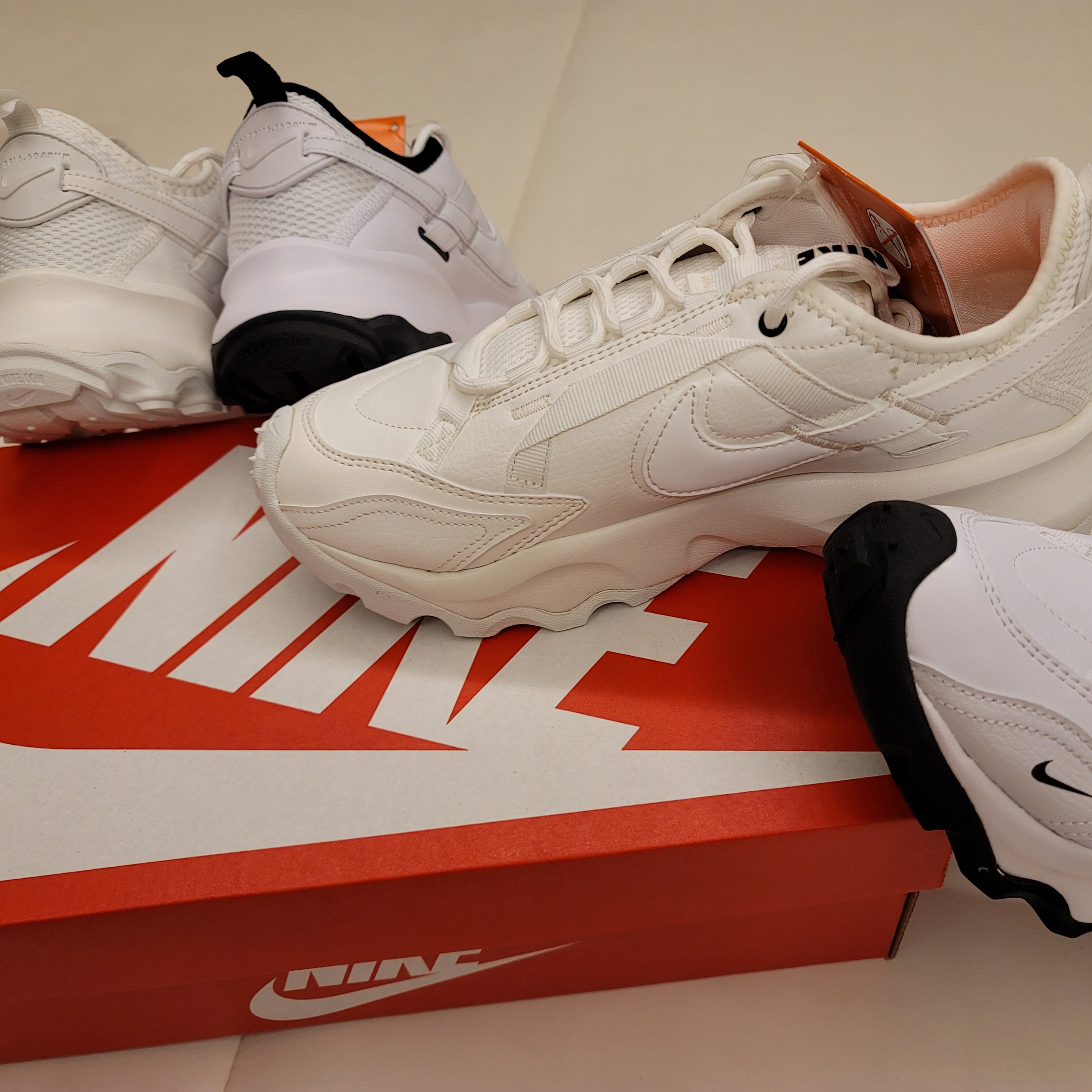 (W) Nike TC 7900 White Black 착용 스타일 - 5