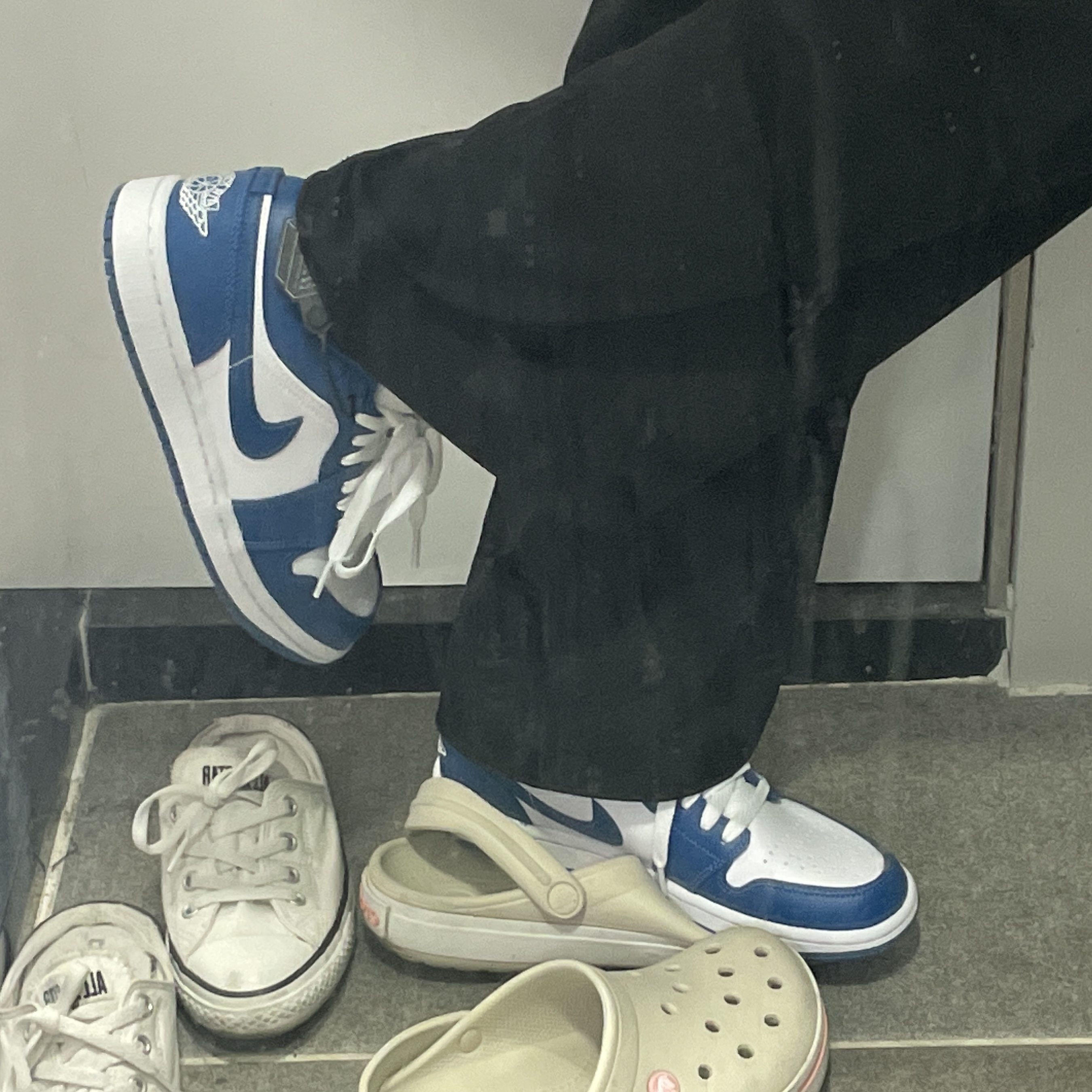 (W) Jordan 1 Low White Dark Marina Blue 착용 스타일 - 2
