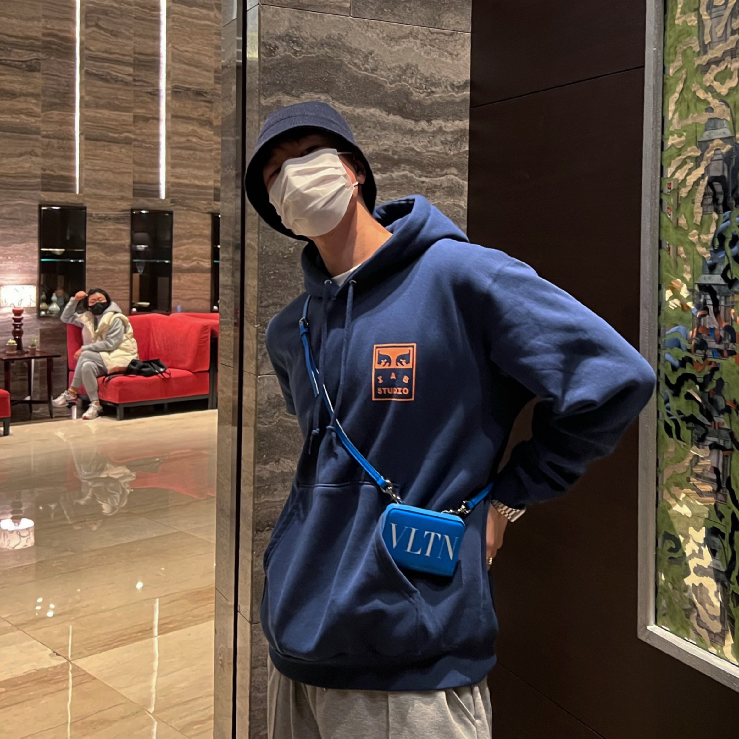 IAB Studio x Obey Eyes Icon Hoodie Oceana 착용 스타일
