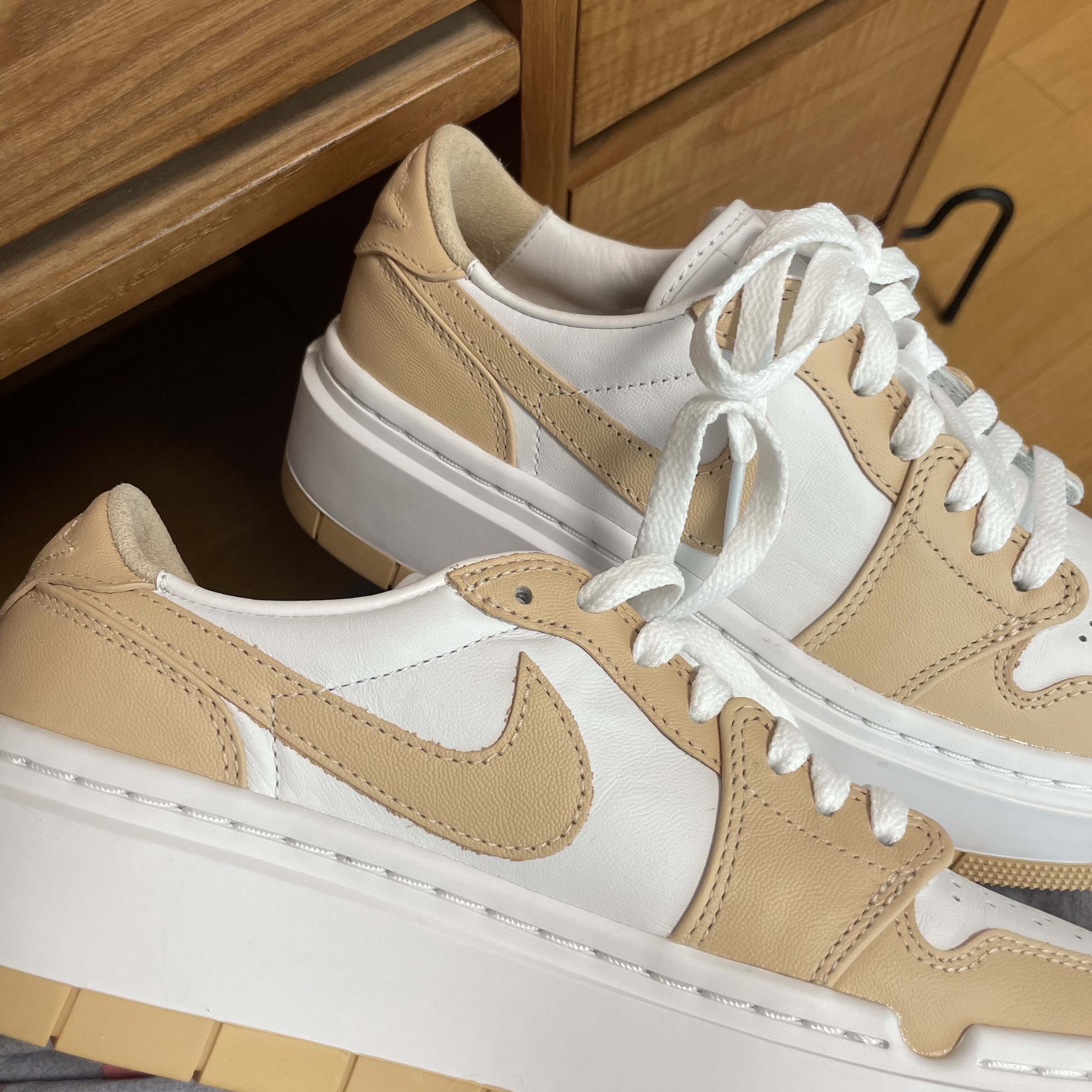(W) Jordan 1 Elevate Low White Onyx 착용 스타일 - 1