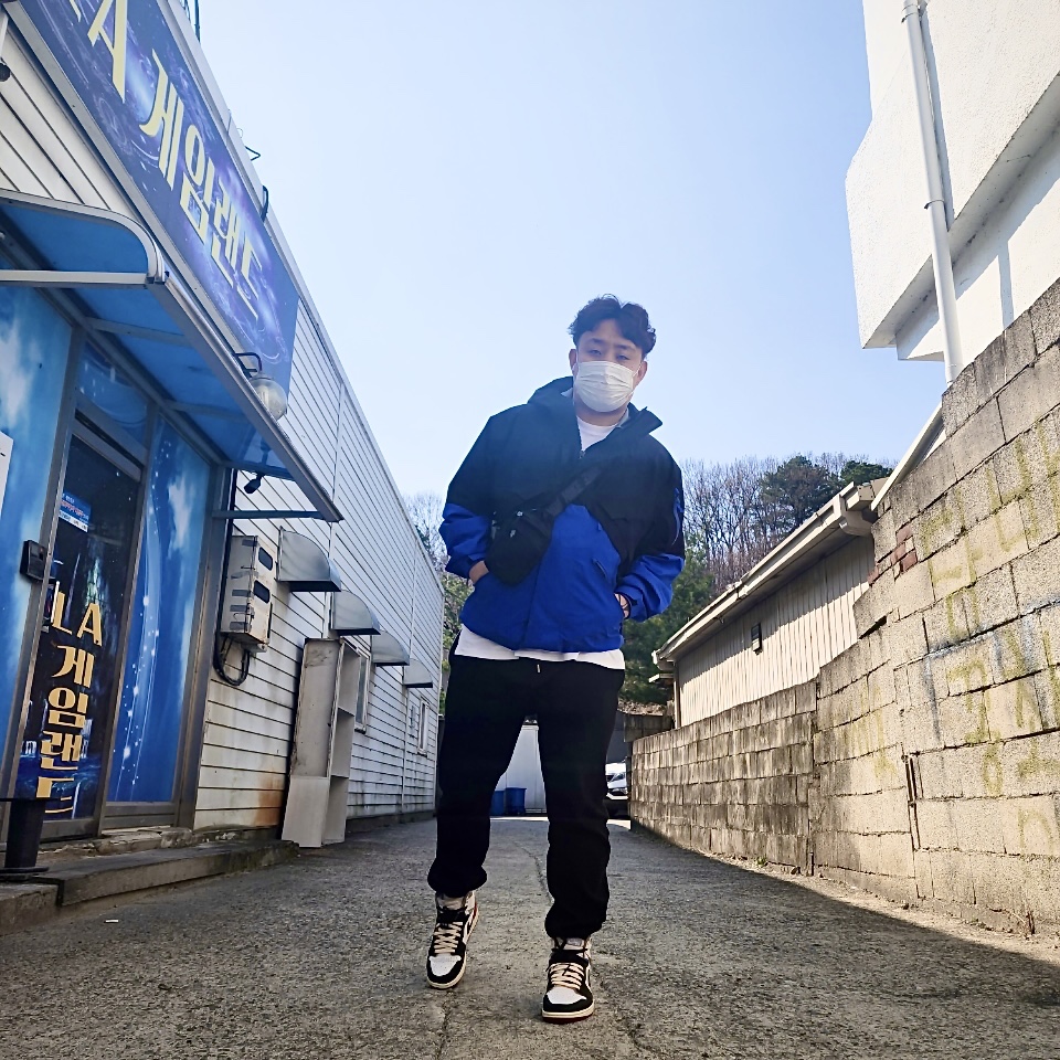 Nike x Drake Nocta x Top Boy Alien Gore-Tex Jacket Blue Black, Jordan 1 x Union Retro High Black Toe 착용 스타일 - 1
