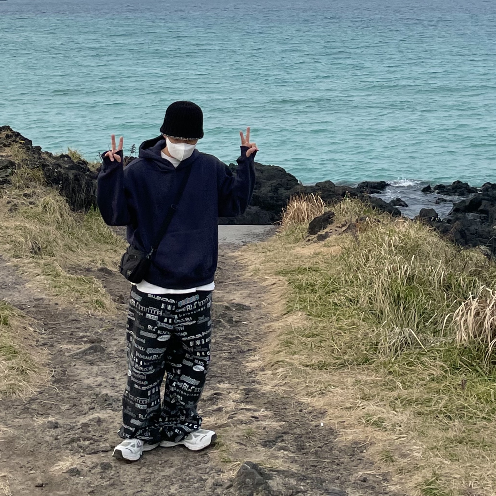 Axel Arigato Marathon Runner White Silver 착용 스타일 - 2