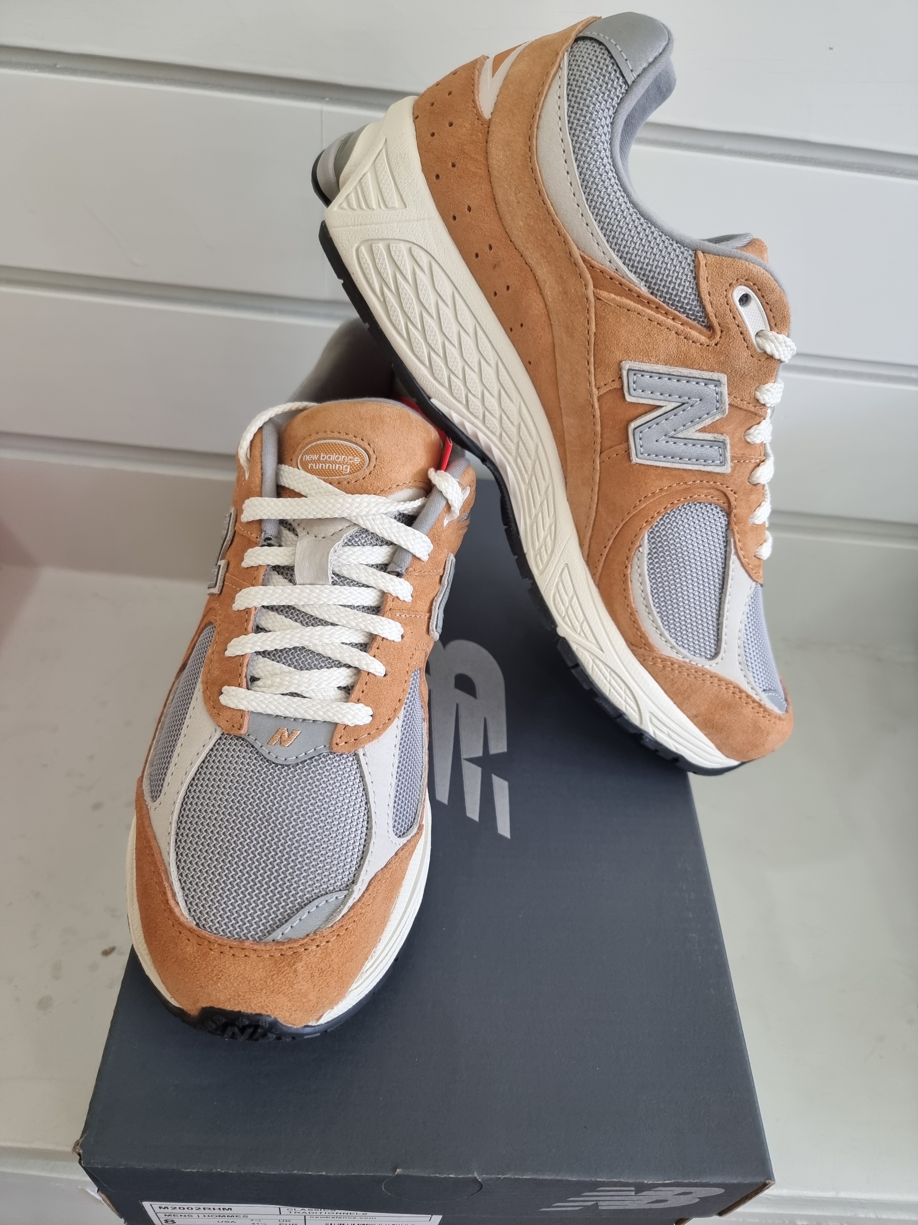 New Balance 2002R Special Vintage Beige, New Balance 2002R Special Vintage Khaki 착용 스타일 - 2