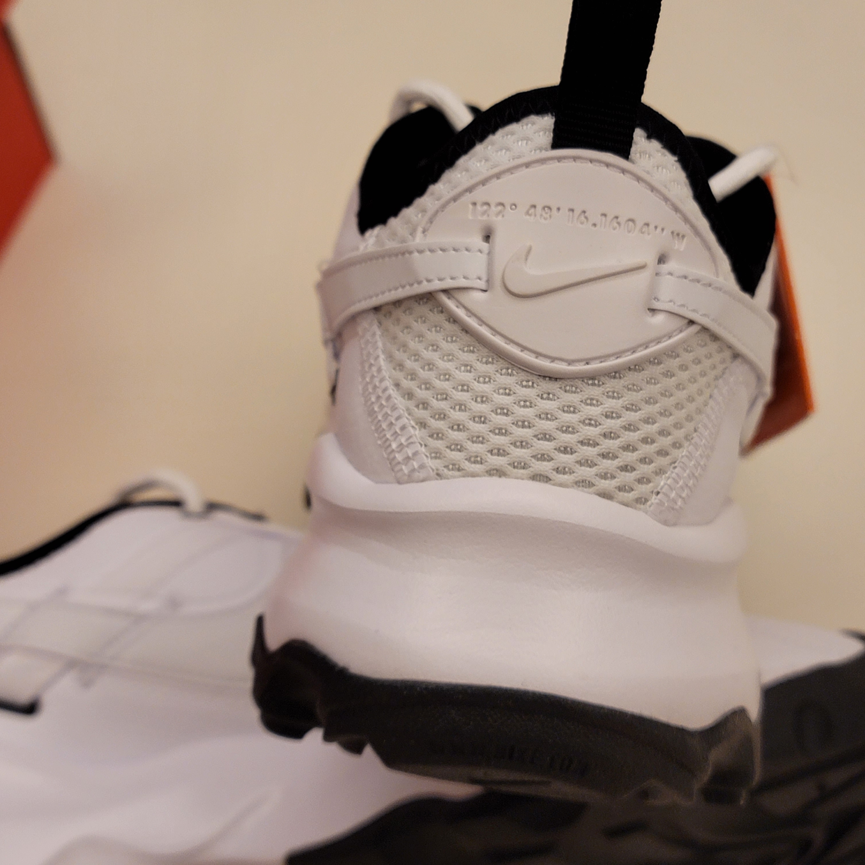 (W) Nike TC 7900 White Black 착용 스타일 - 4