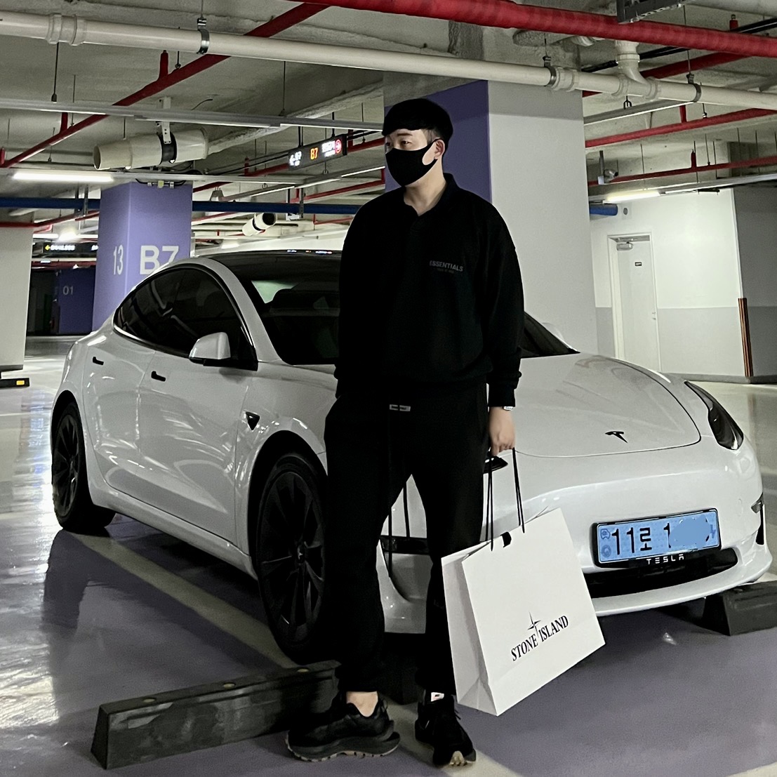 Nike x Sacai VaporWaffle Black and Gum, Essentials The Core Collection Sweatpants Black 착용 스타일