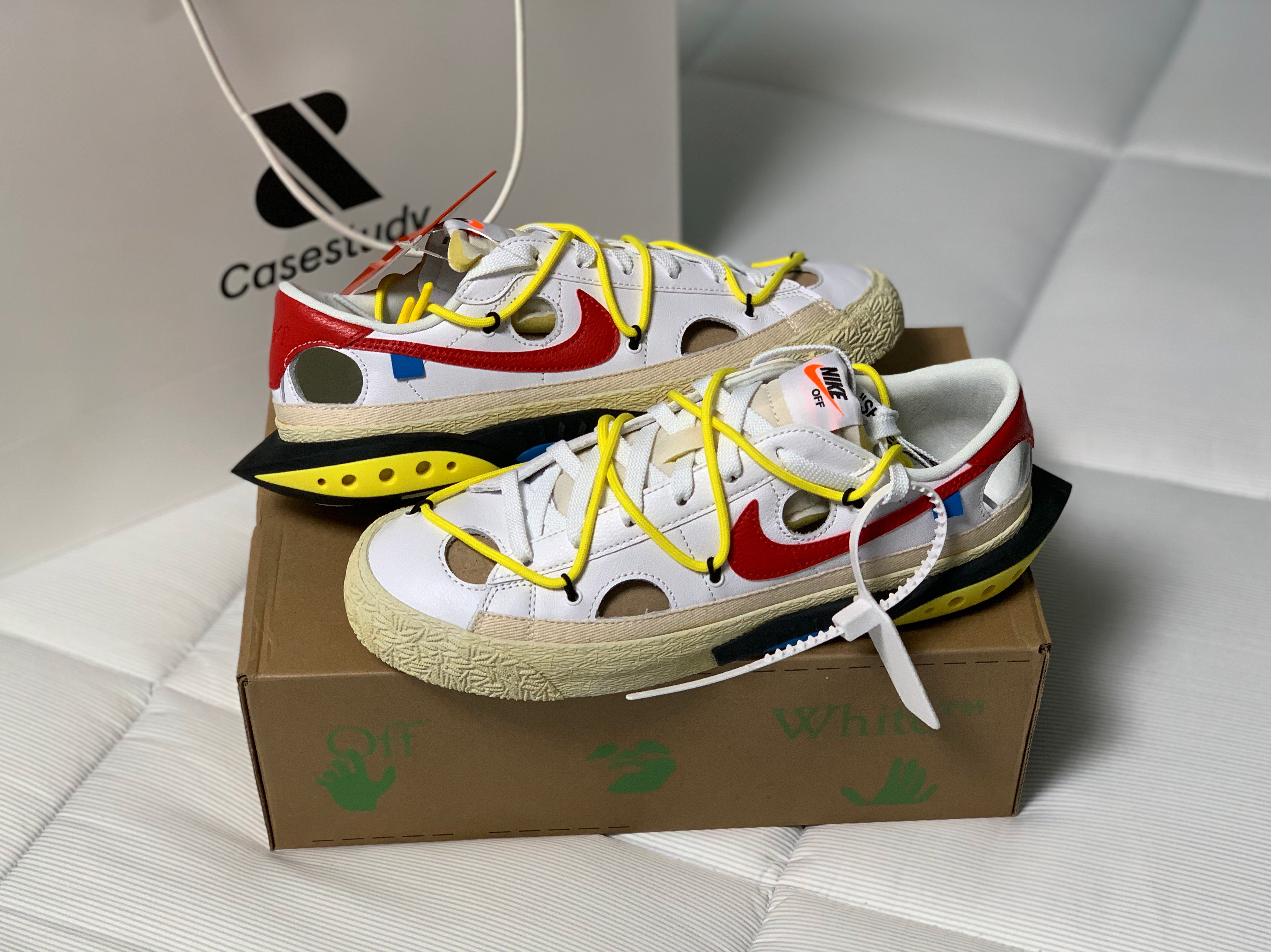 Nike x Off-White Blazer Low '77 White and University Red 착용 스타일