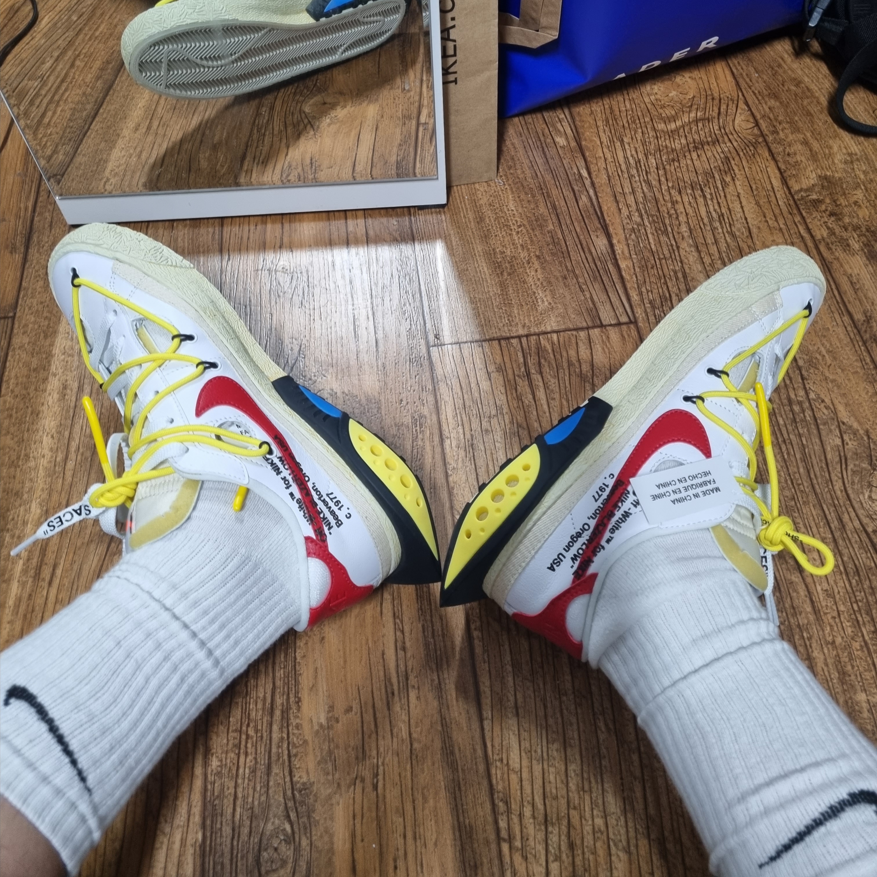 Nike x Off-White Blazer Low '77 White and University Red 착용 스타일 - 1