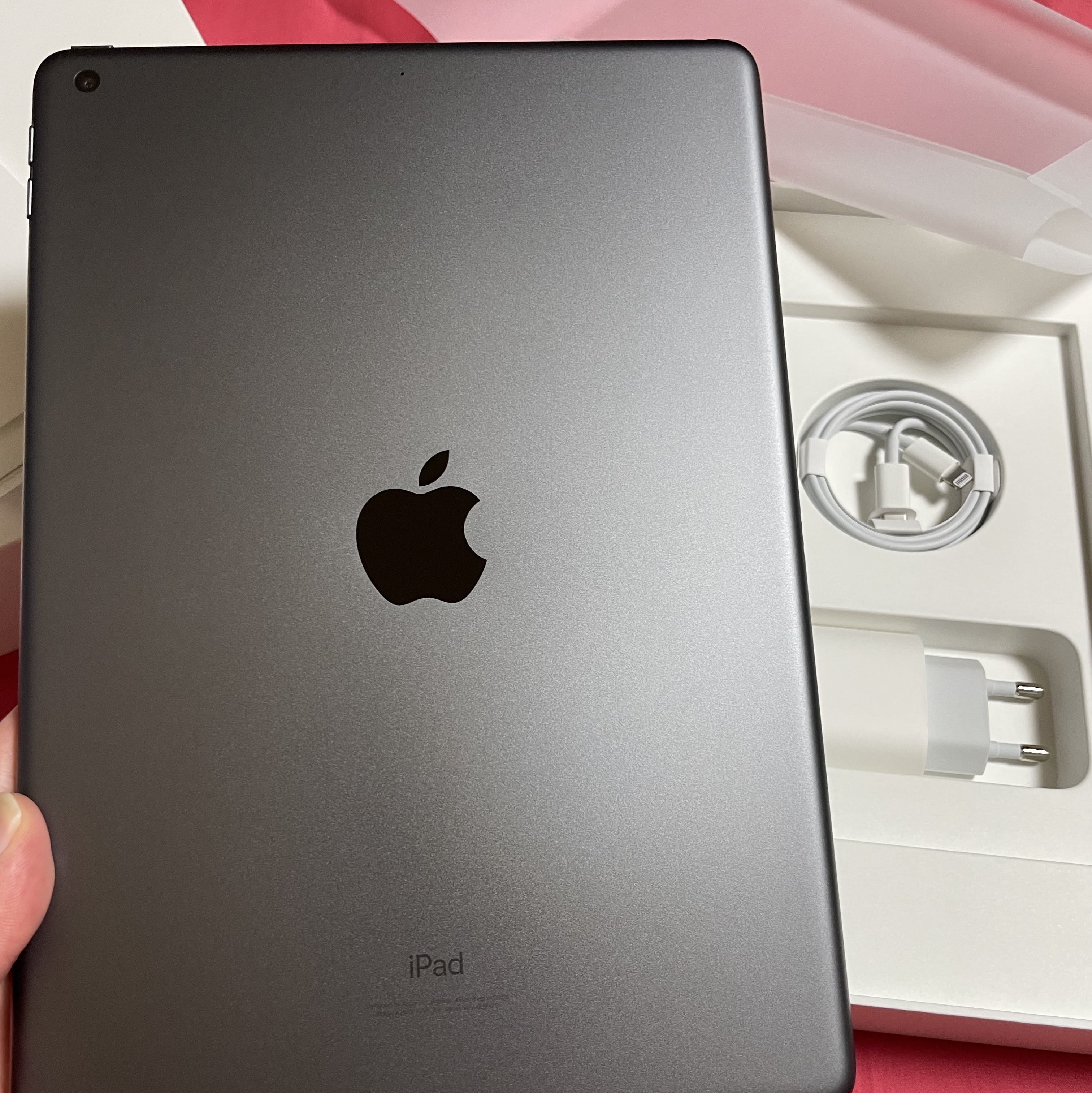 Apple iPad 9th Gen Wifi 64GB Space Gray (Korean Ver.) 착용 스타일