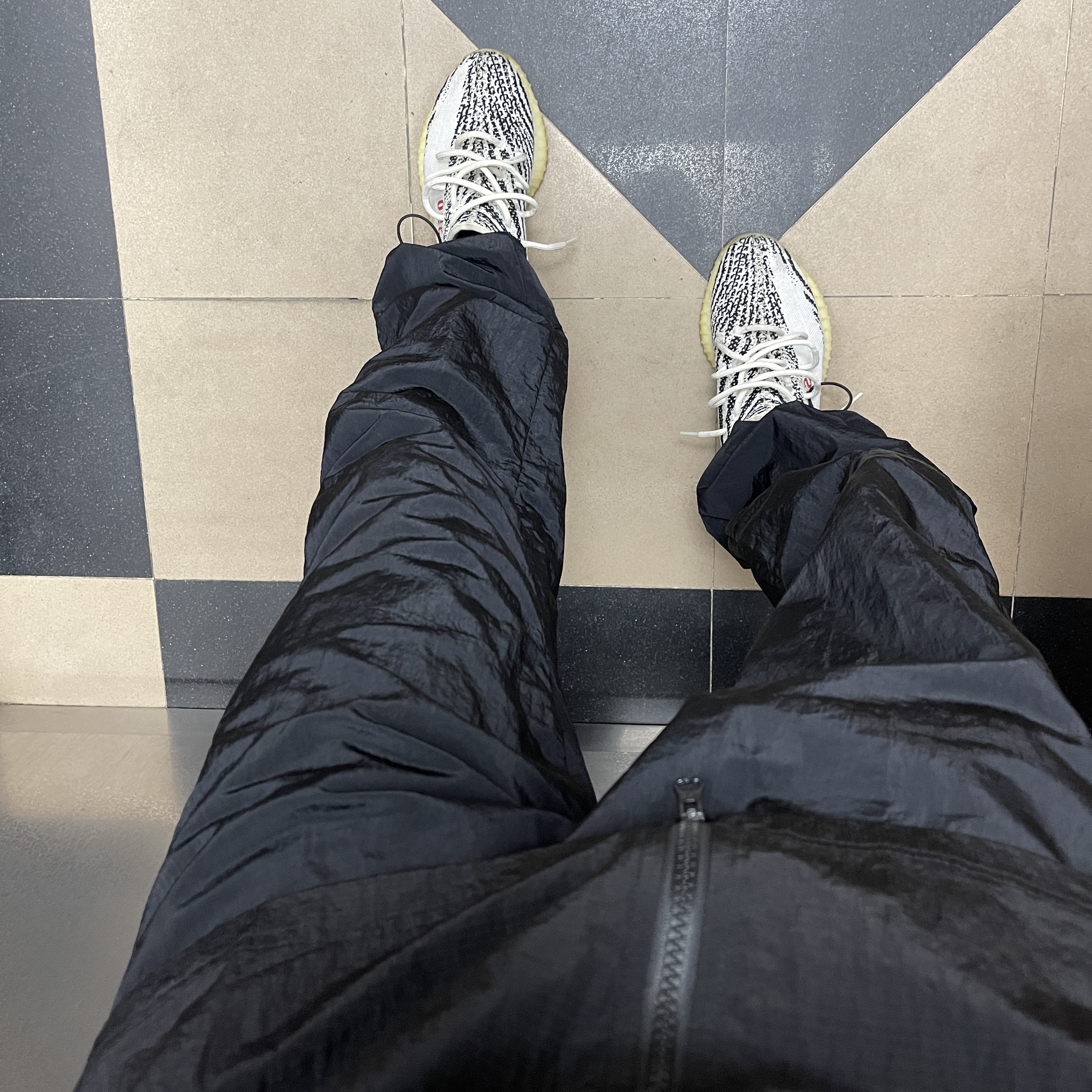 Adidas Yeezy Boost 350 V2 Zebra 2017/2019/2020 착용 스타일 - 2