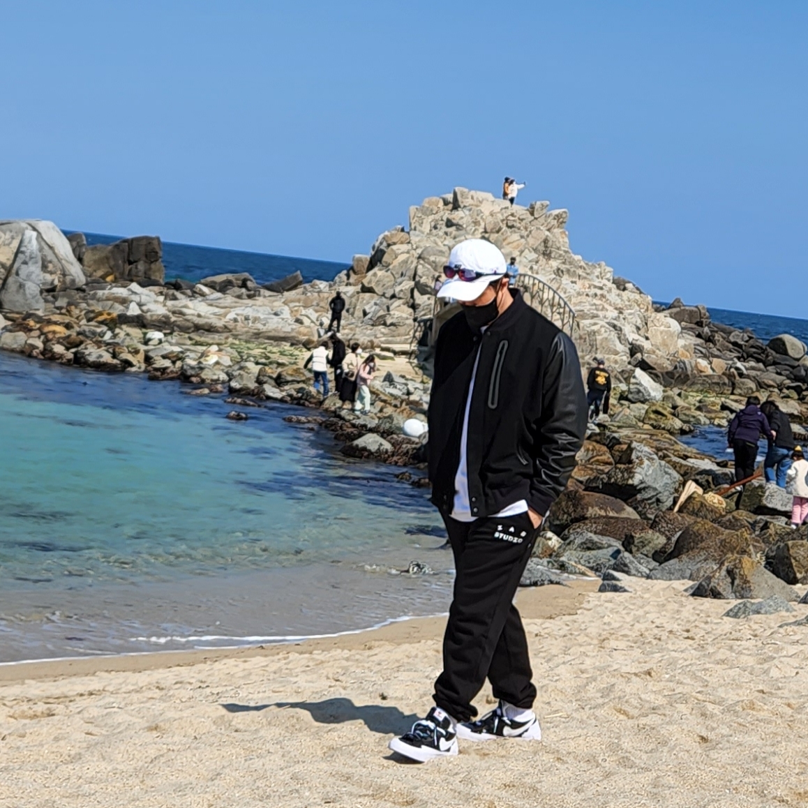 IAB Studio Sweatpants Black White - 22SS, Nike x Sacai Blazer Low Black Patent Leather 착용 스타일