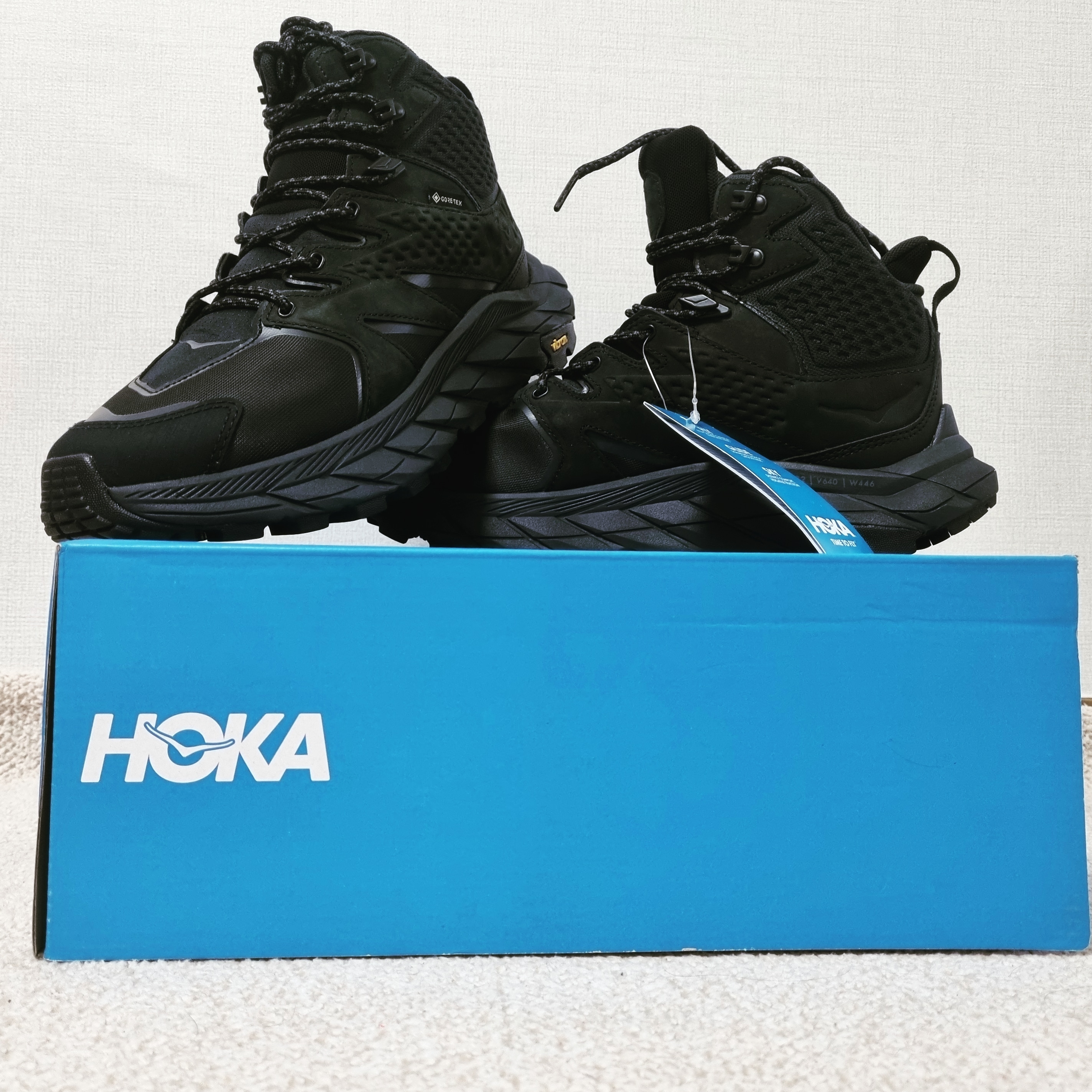 Hoka Anacapa Mid Gore-Tex Black 착용 스타일