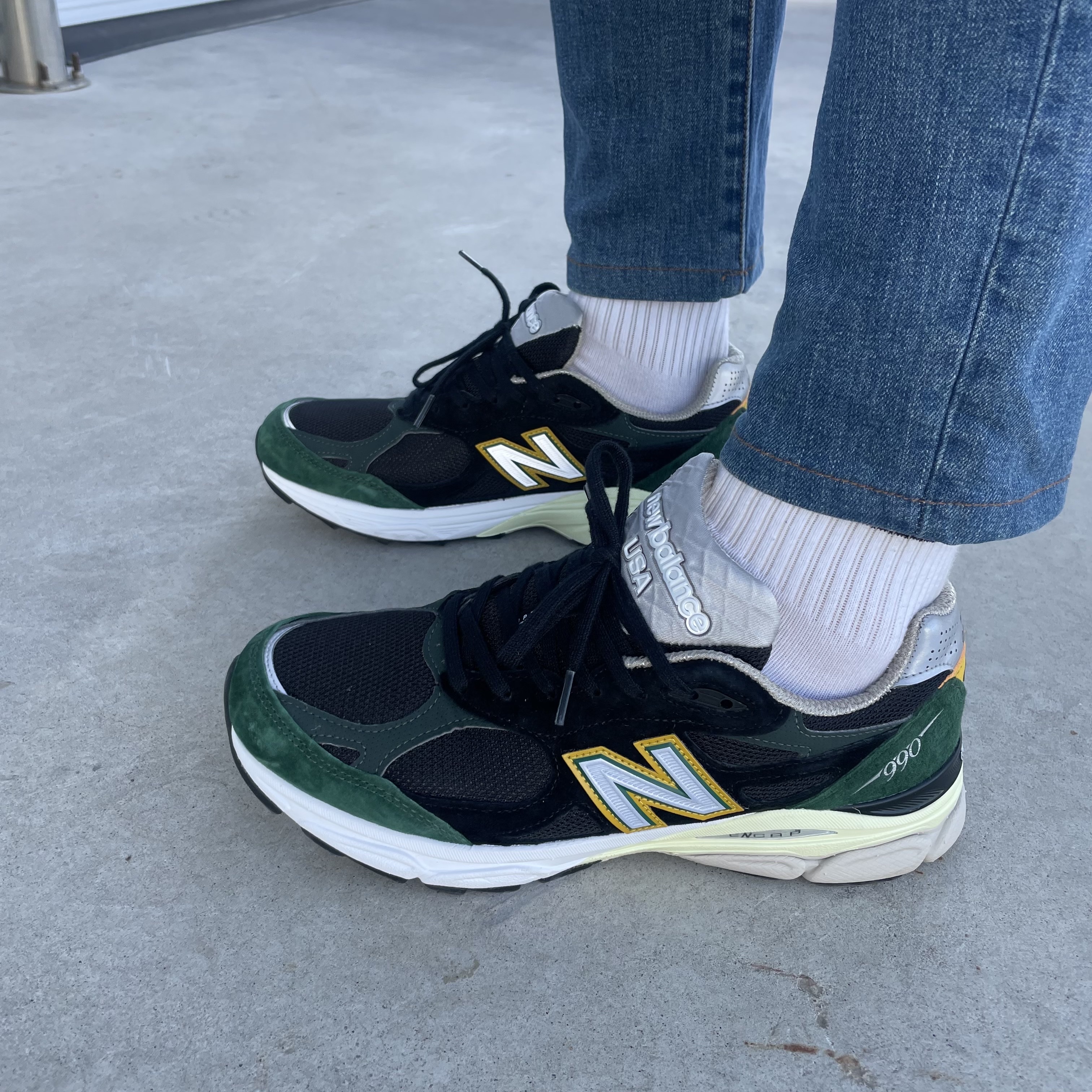 New Balance 990v3 Made in USA Black Green 착용 스타일