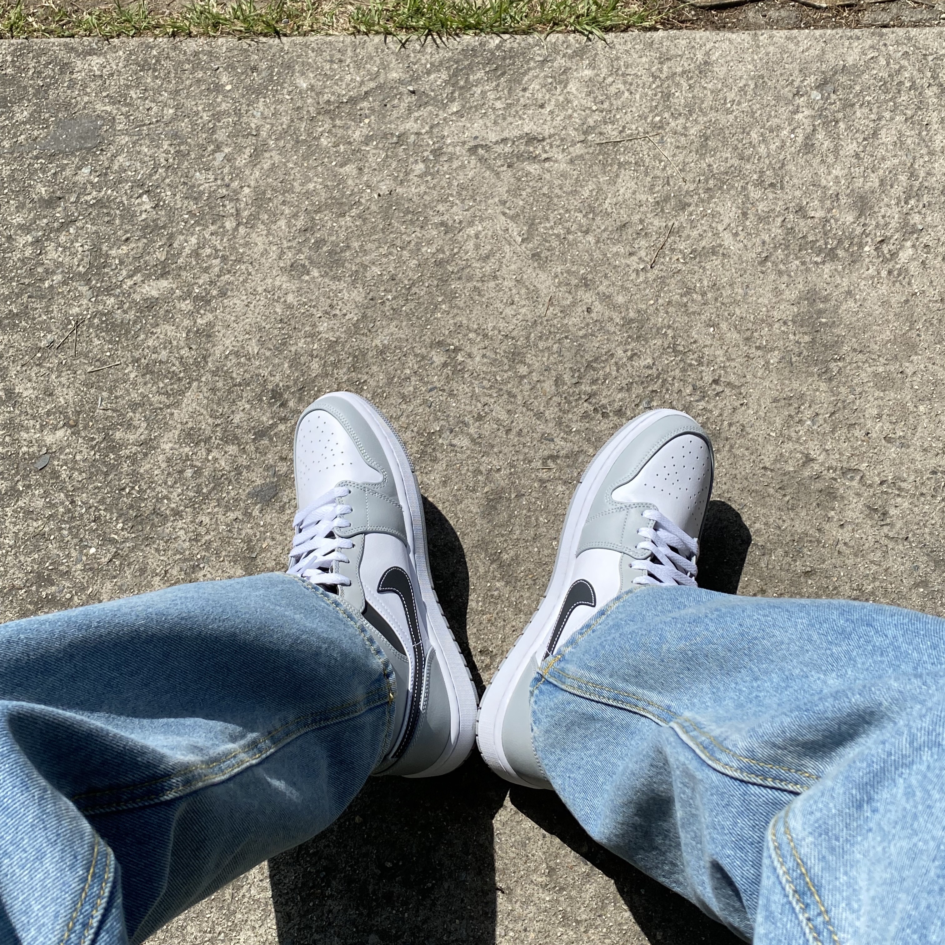 Jordan 1 Mid Light Smoke Grey Anthracite 착용 스타일 - 1