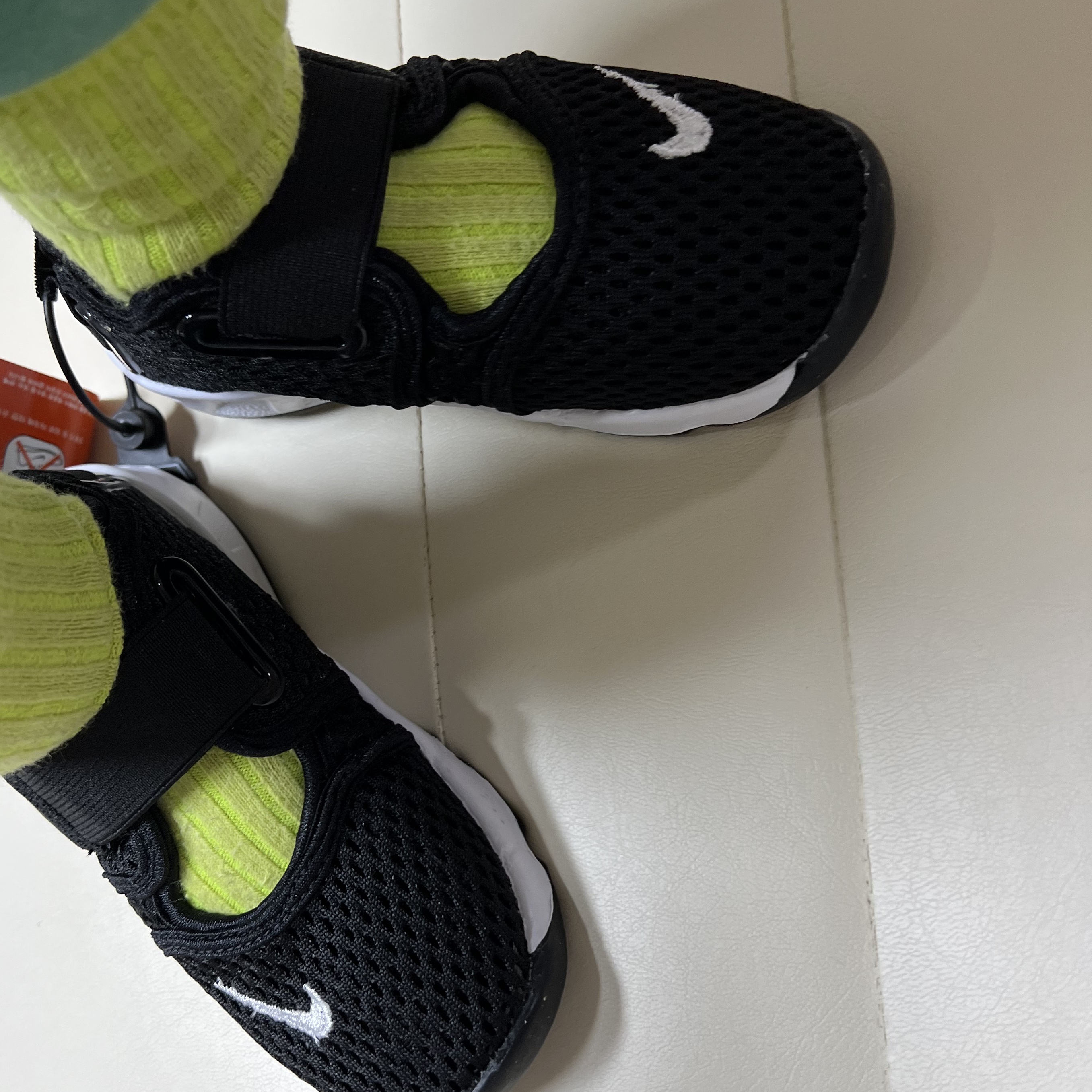 (TD) Nike Air Rift Black White 착용 스타일 - 2