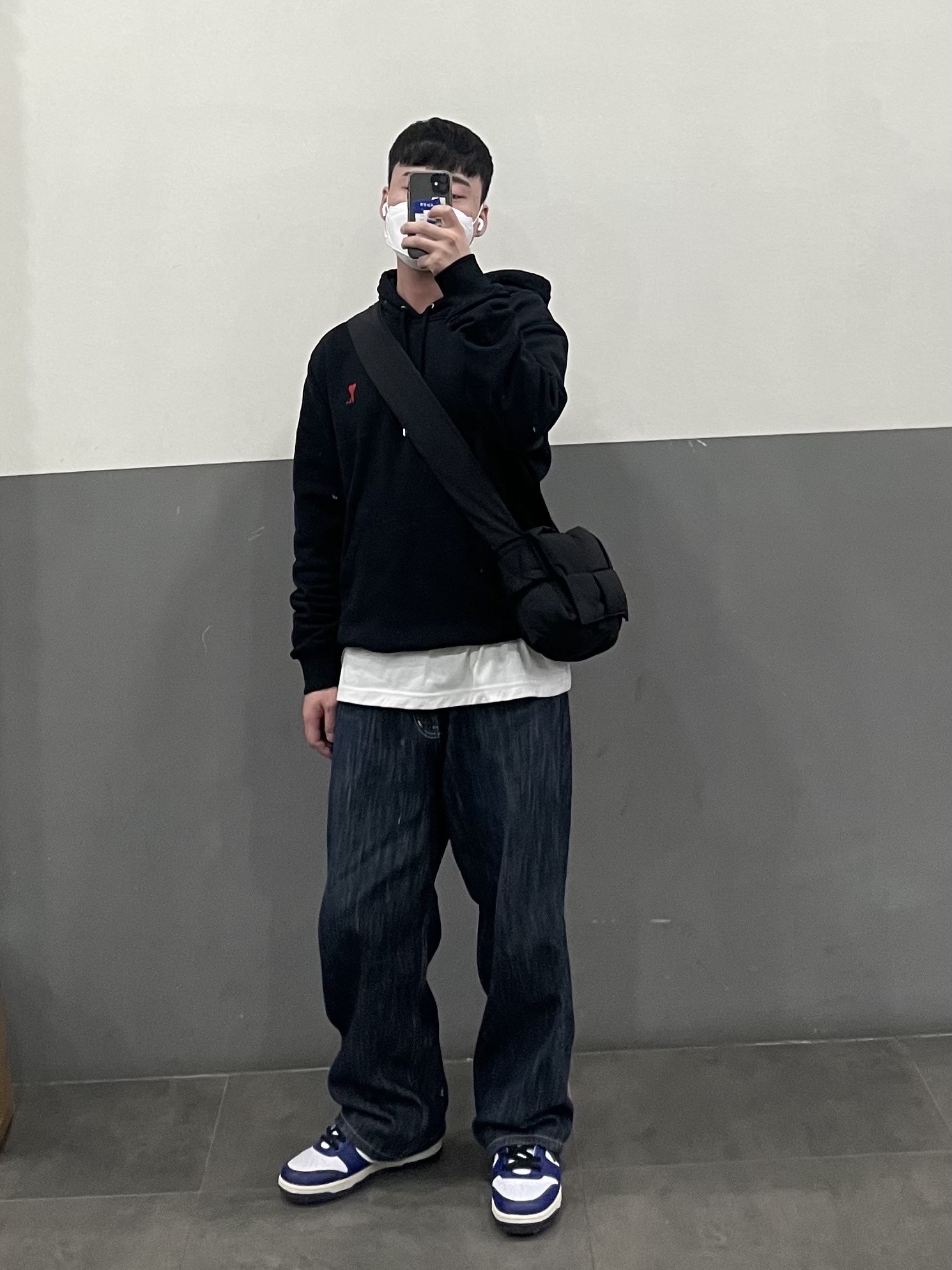 Bottega Veneta Padded Tech Cassette Black, AMI de Coeur Hoodie Black - 22SS 착용 스타일