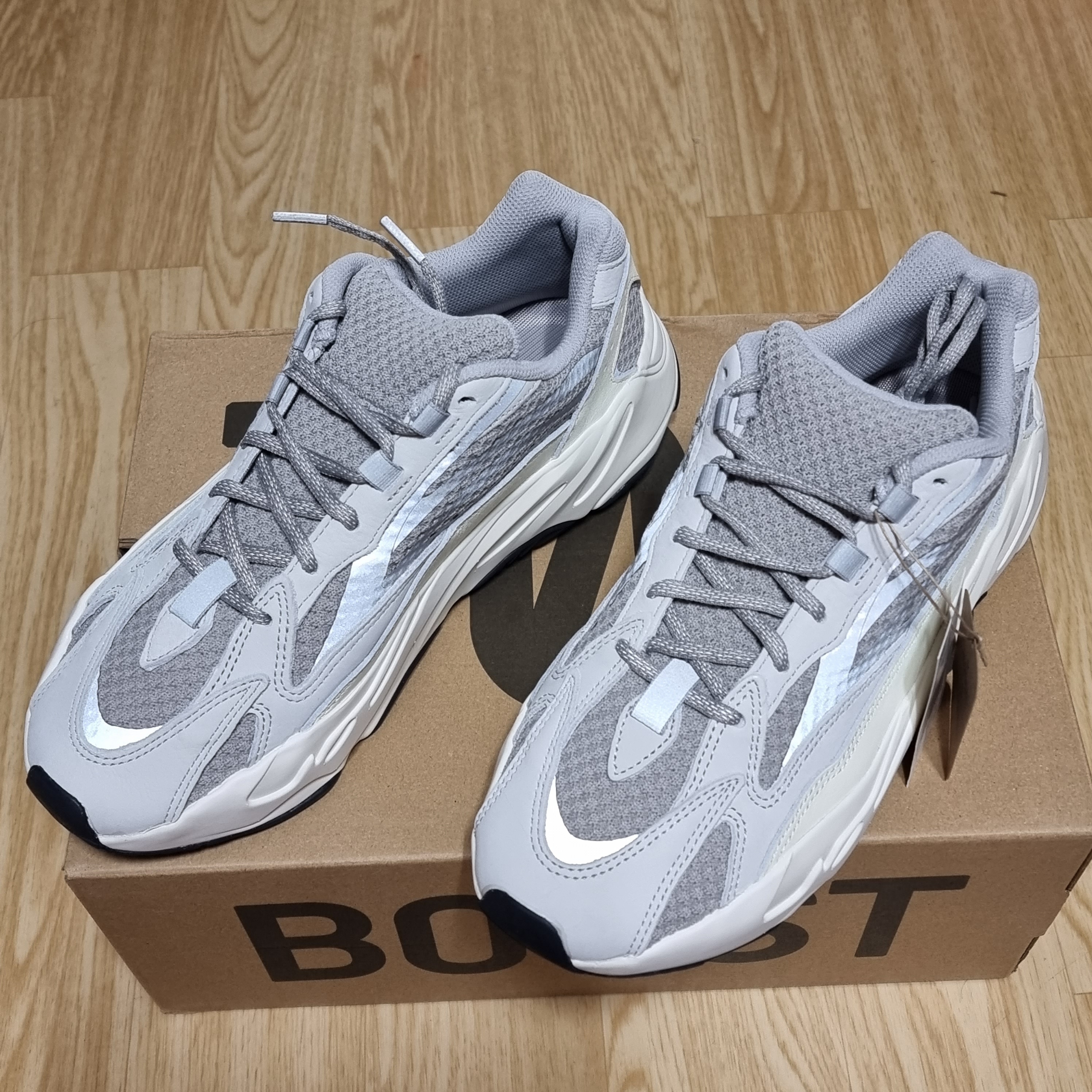 Adidas Yeezy Boost 700 V2 Static 2022 착용 스타일