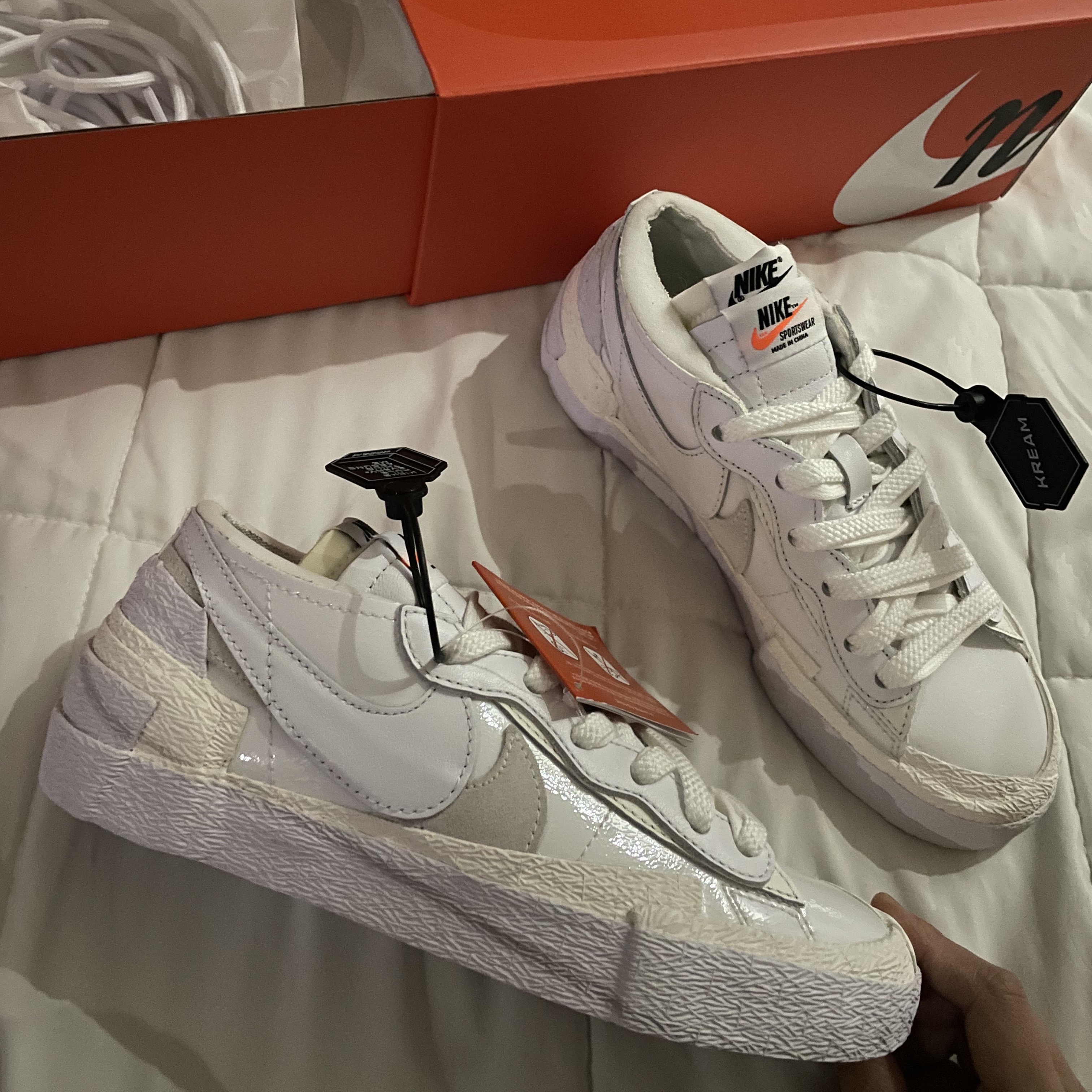 Nike x Sacai Blazer Low White Patent Leather 착용 스타일 - 1