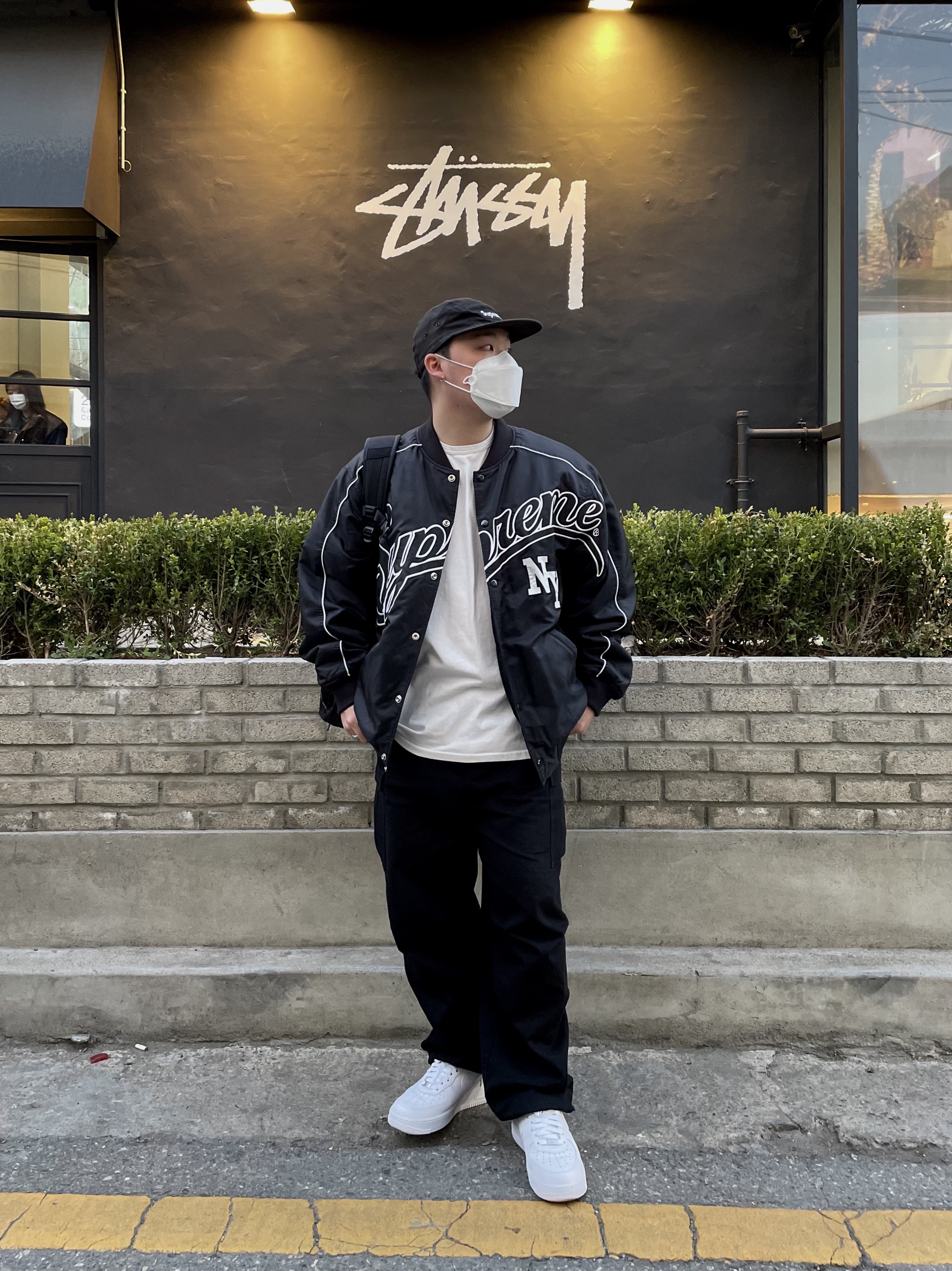 Nike x Supreme Air Force 1 Low White, Supreme Contrast Script Varsity Jacket Black - 20FW 착용 스타일 - 1