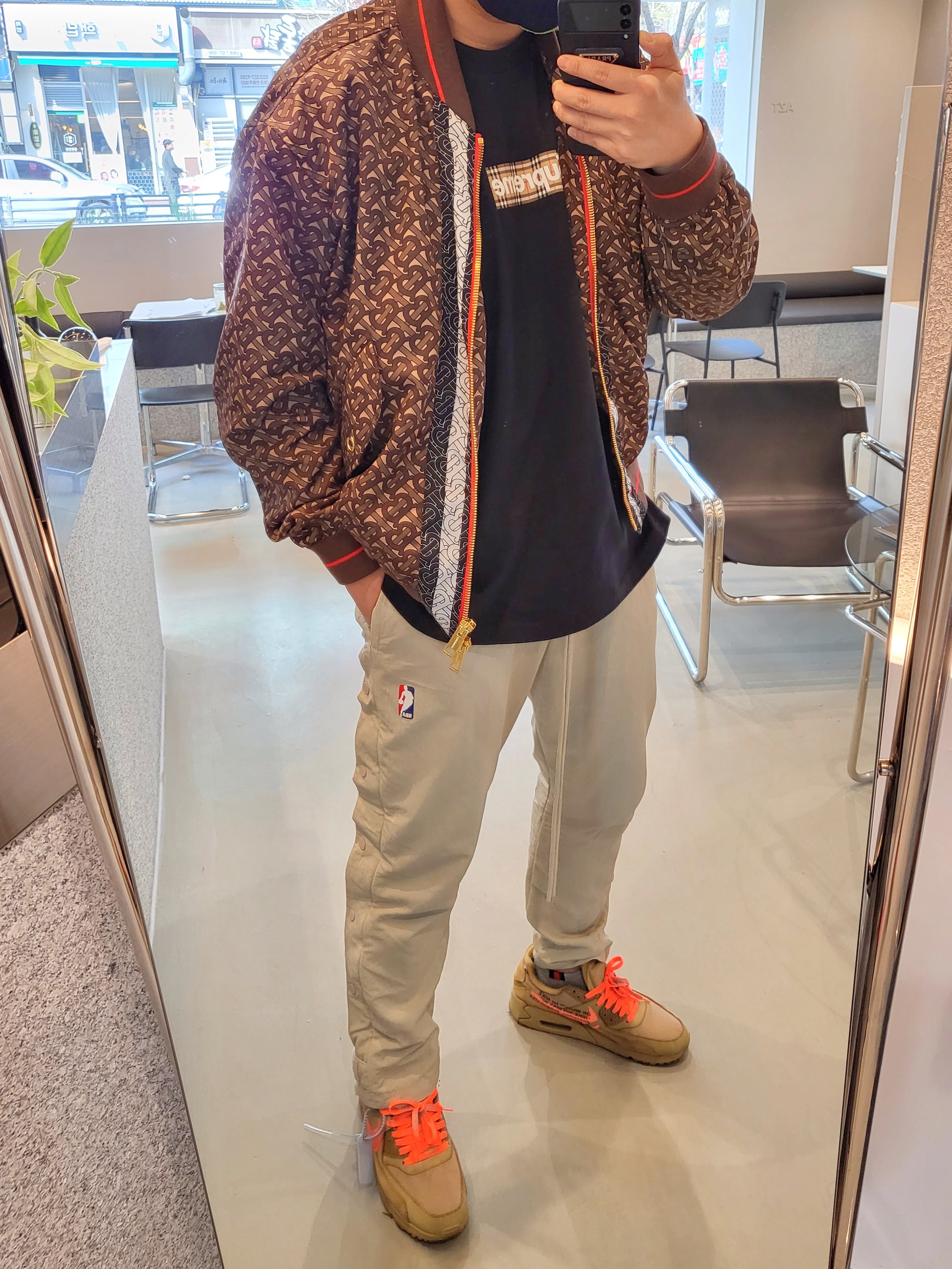 Supreme x Burberry Box Logo T-Shirt Black - 22SS, Nike x Fear of God Warm Up Pants String 착용 스타일