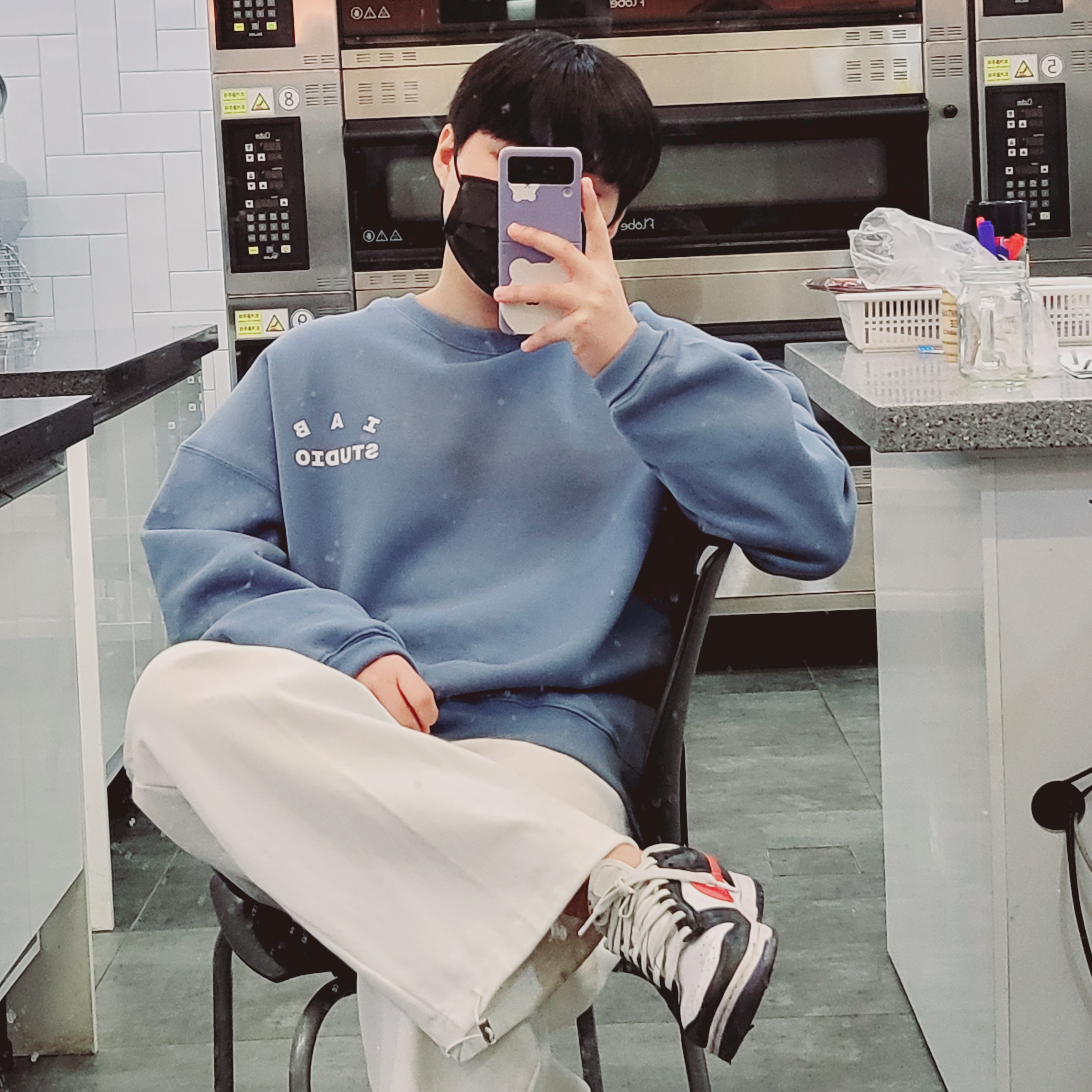 IAB Studio Crewneck Sky Blue, Nike Dunk Low SE Seoul 착용 스타일